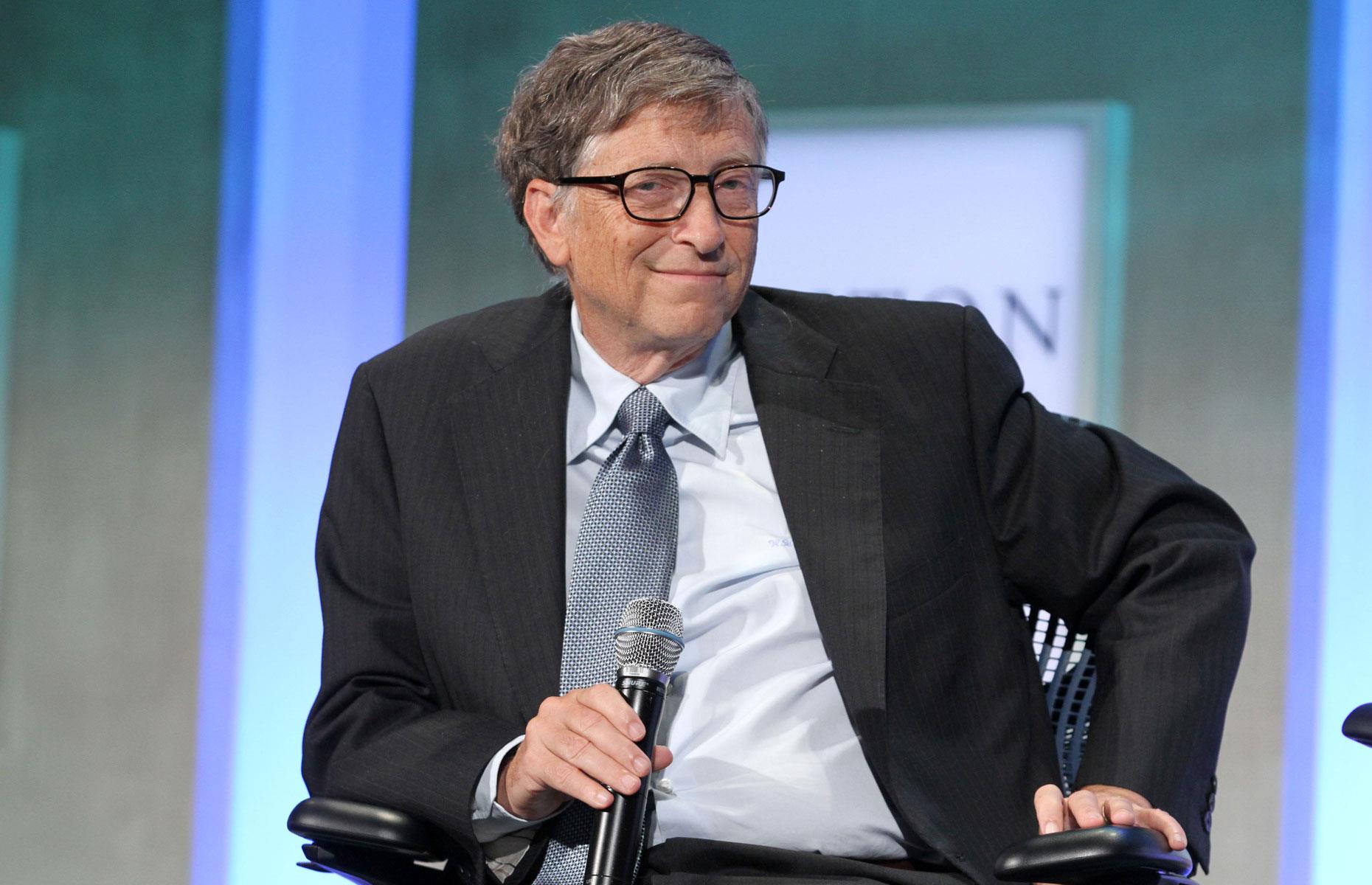 Bill Gates does the dishes