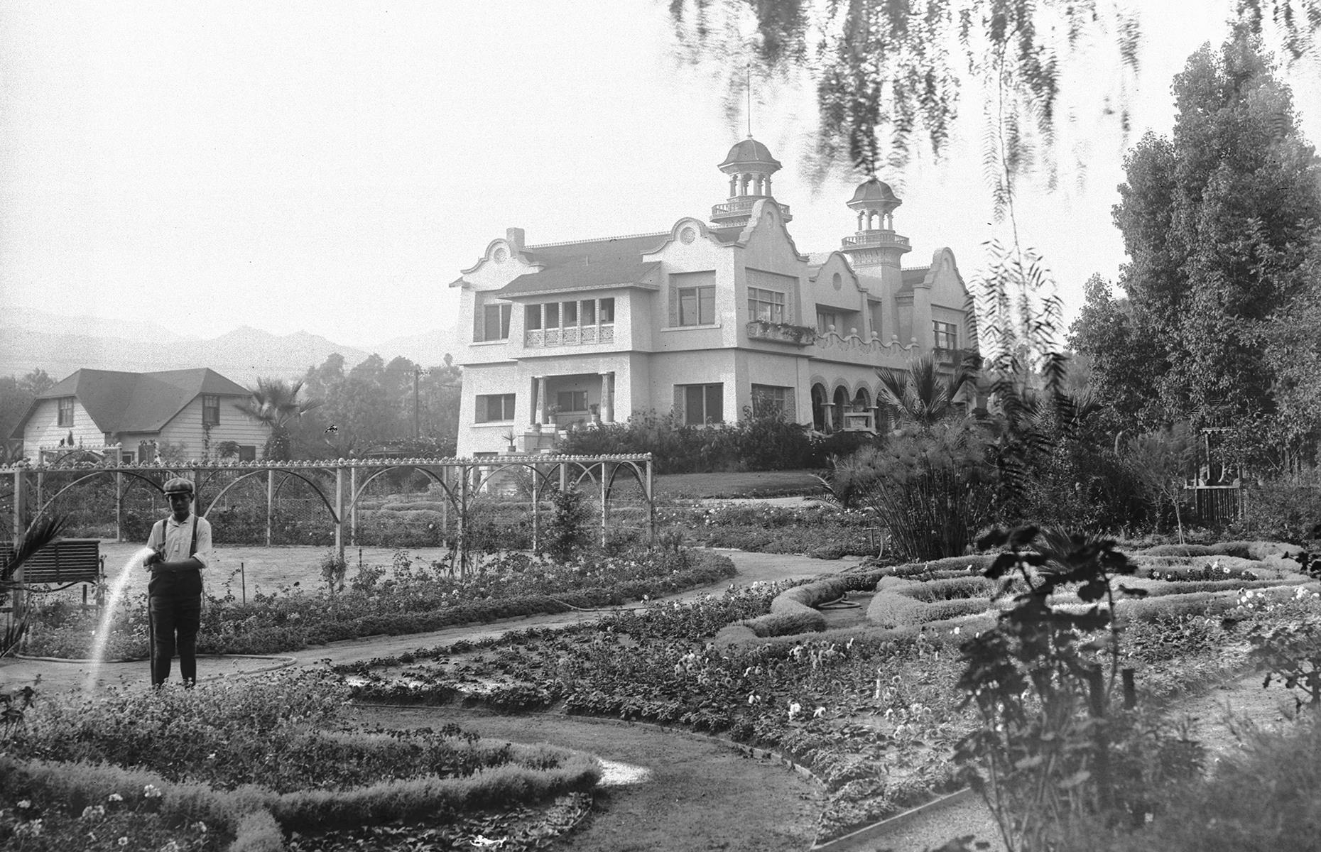 De Longpre’s estate became Hollywood’s first tourist attraction