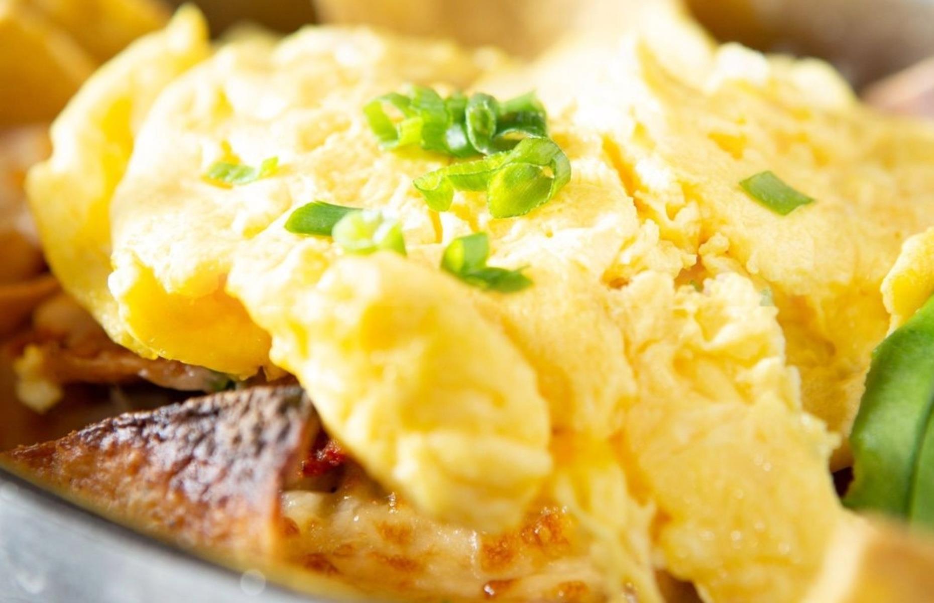 Illinois: Barbacoa Chilaquiles Skillet, Wildberry Pancakes and Café, Chicago, Libertyville and Schaumburg
