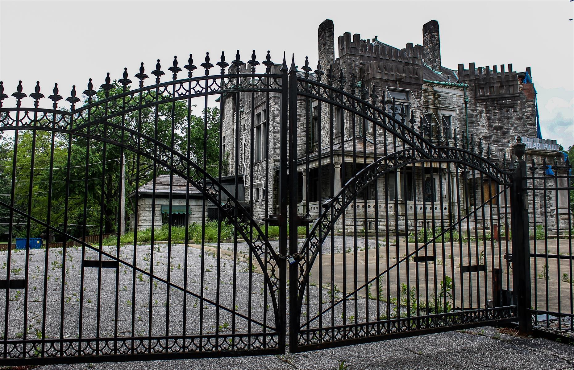Ashlar Hall: a family estate