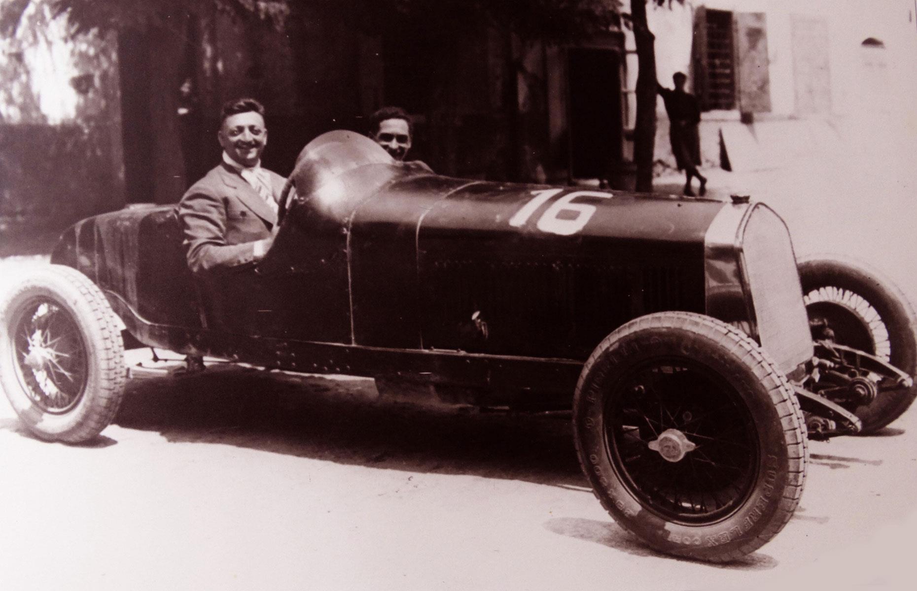 Enzo Ferrari founds the Ferrari team