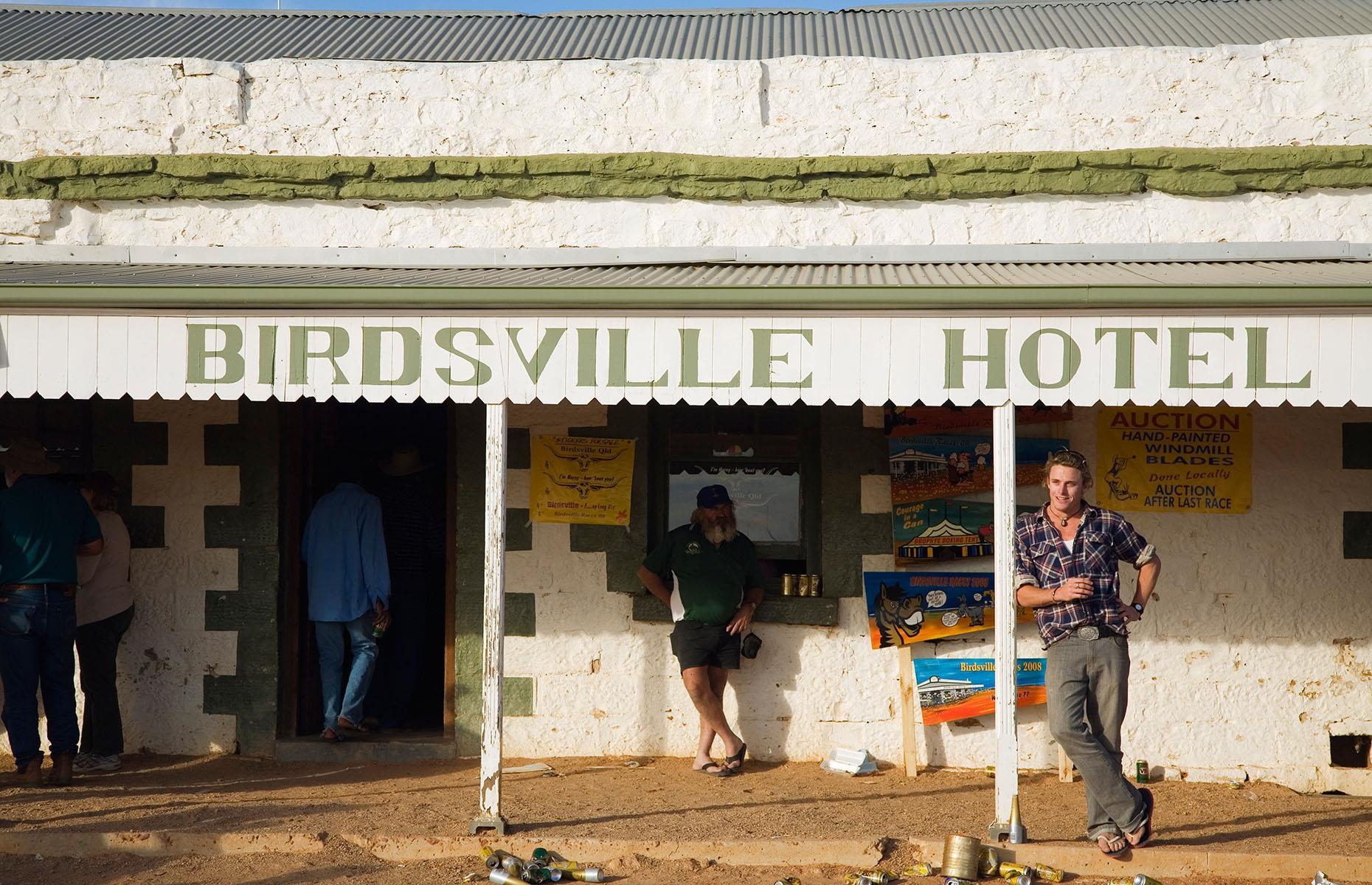 36: Outback pubs