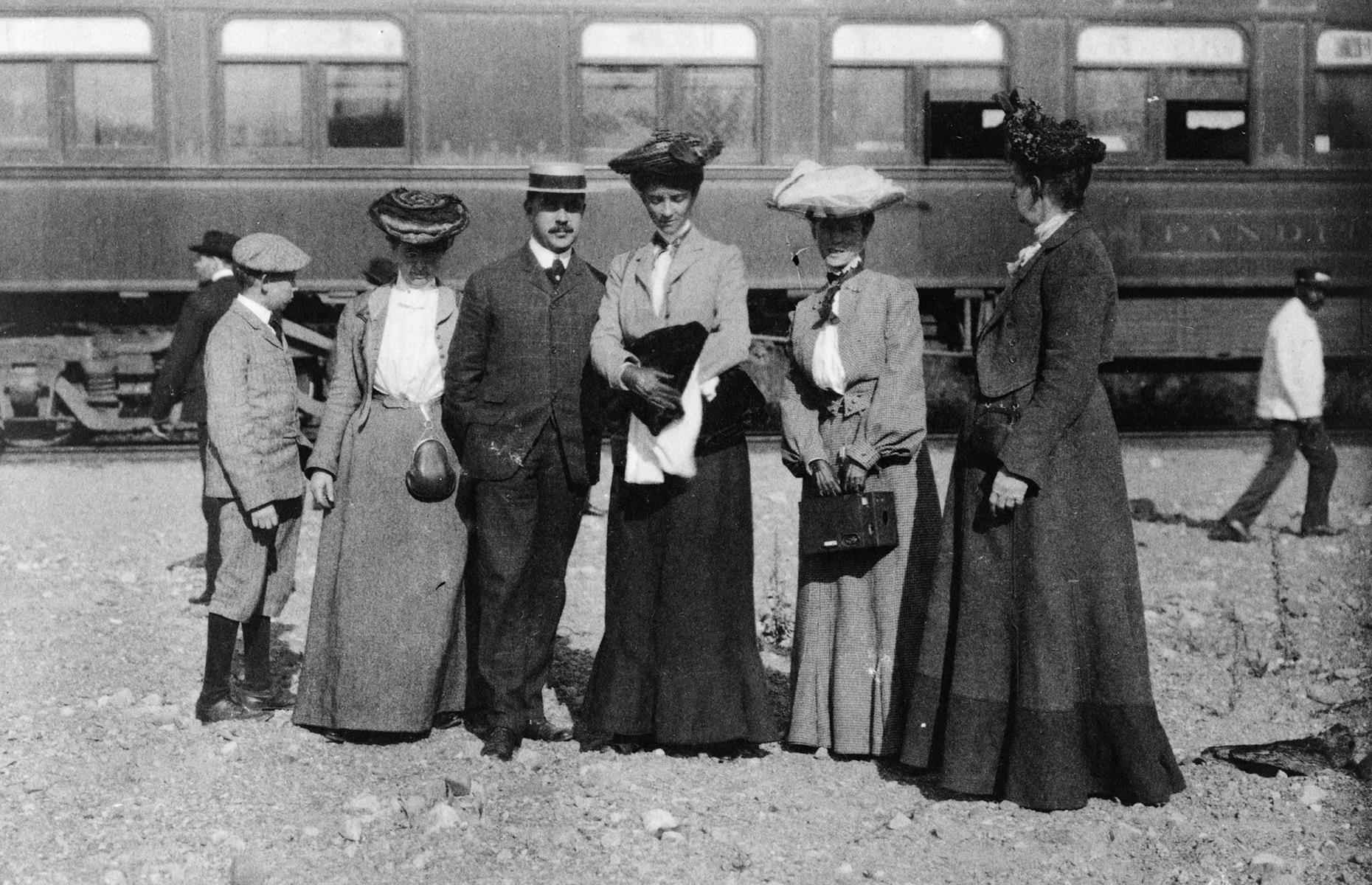 1900s: Finely-dressed travellers take to the rails