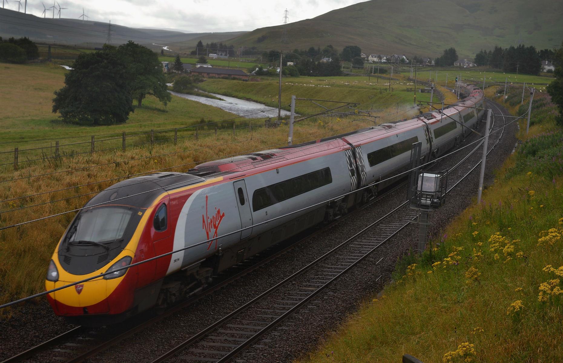 Running trains. Поезда Вирджин. Virgin Trains avocard. Virgin Trains 1990. Uk Train.