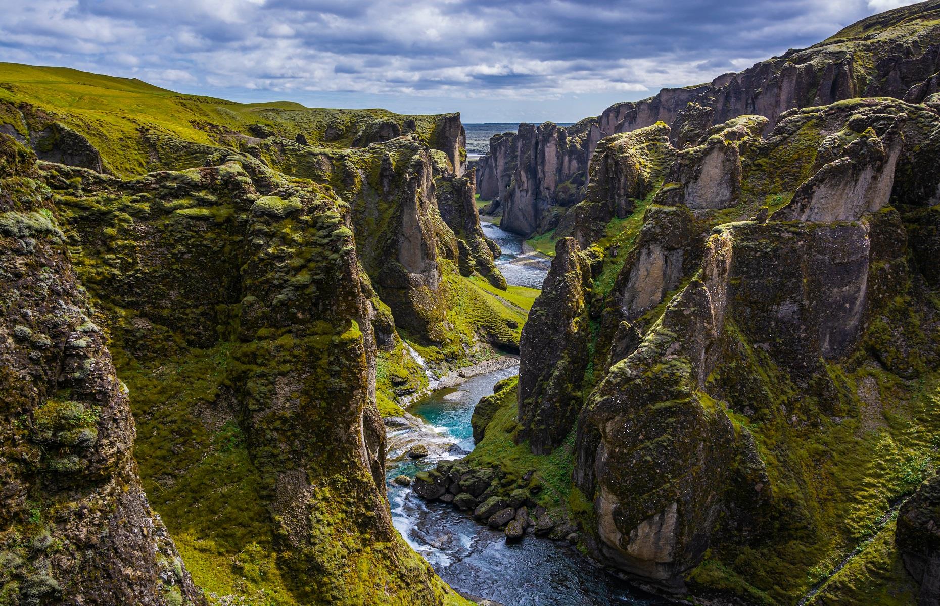 Fjaðrárgljúfur Canyon