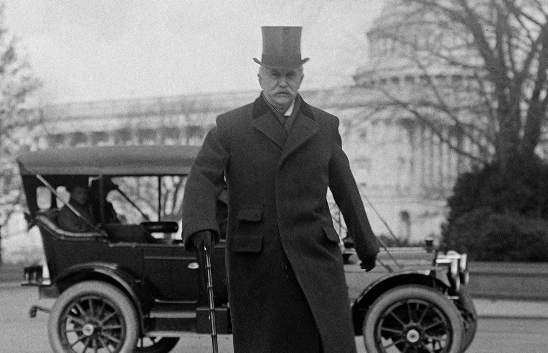 Congress probes J P Morgan and the Titanic sinks 