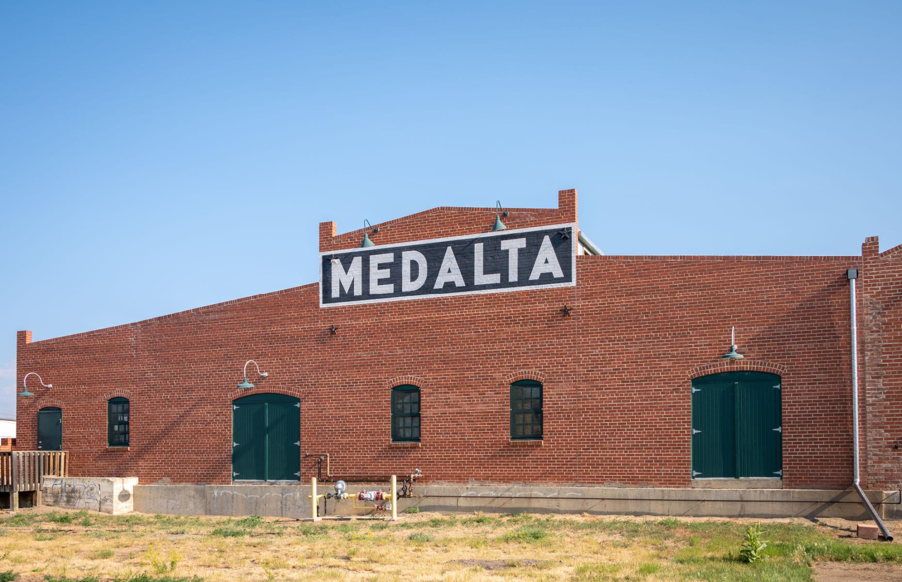 Medalta Pottery, Alberta