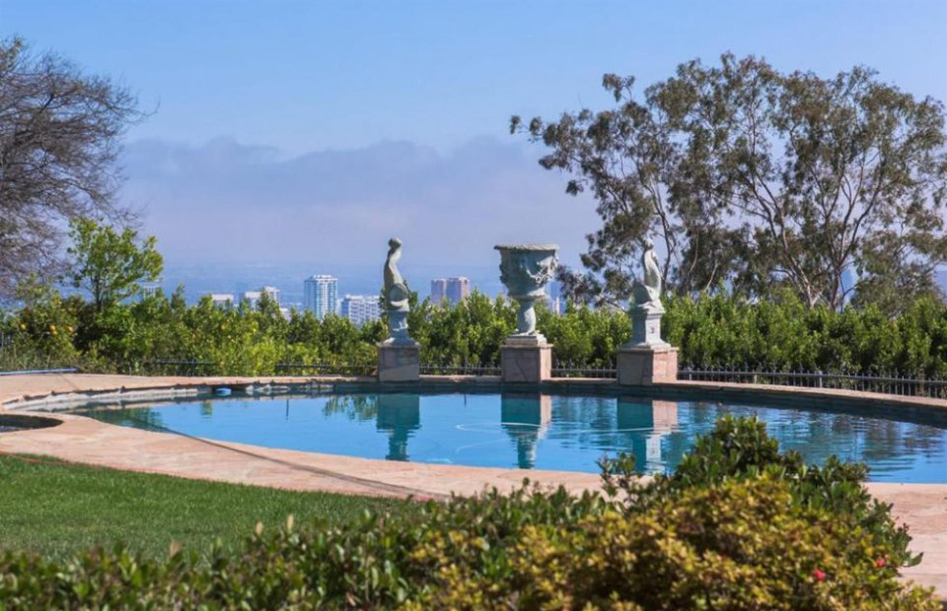 Elizabeth Taylor's Beverly Hills mansion