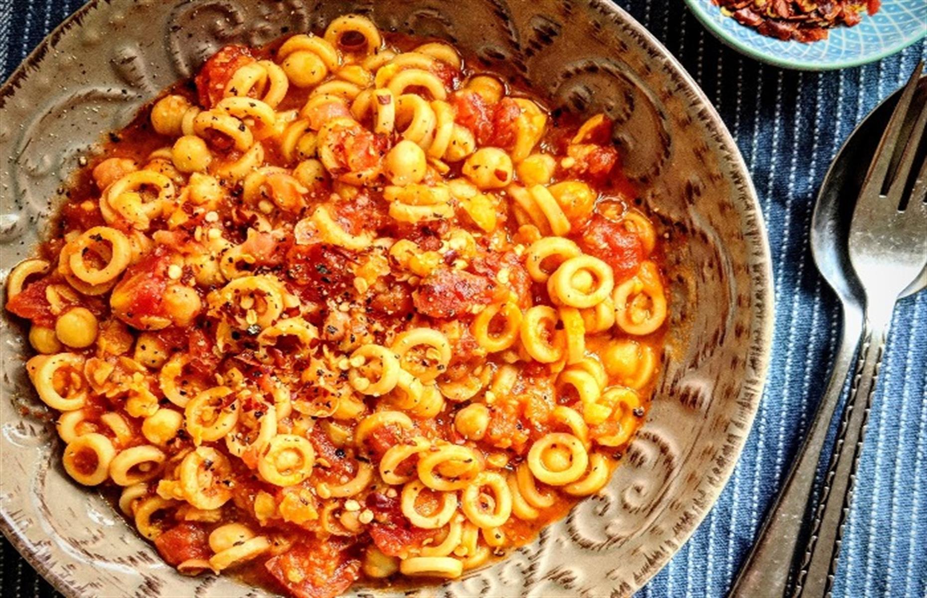Pasta and chickpea stew