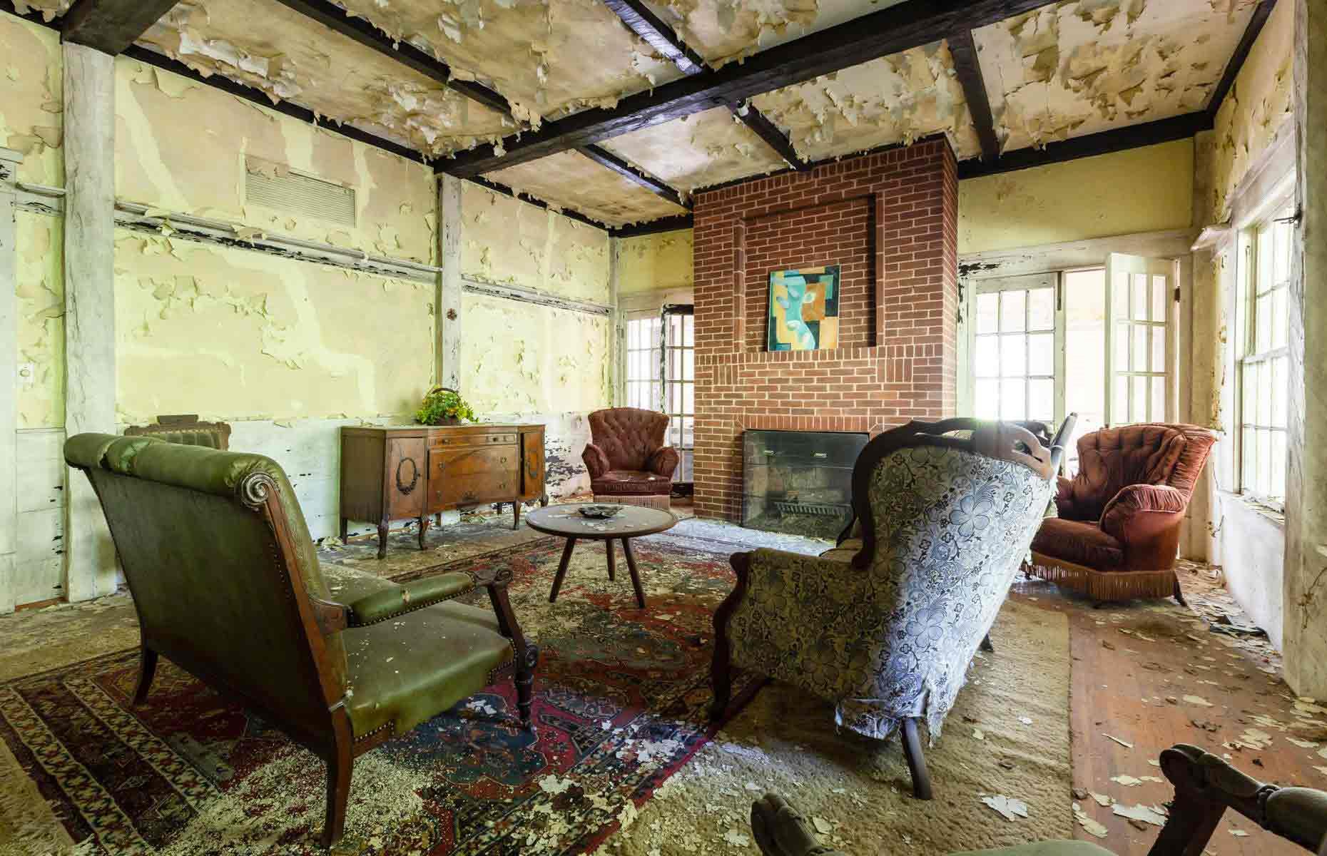 Neglected parlour