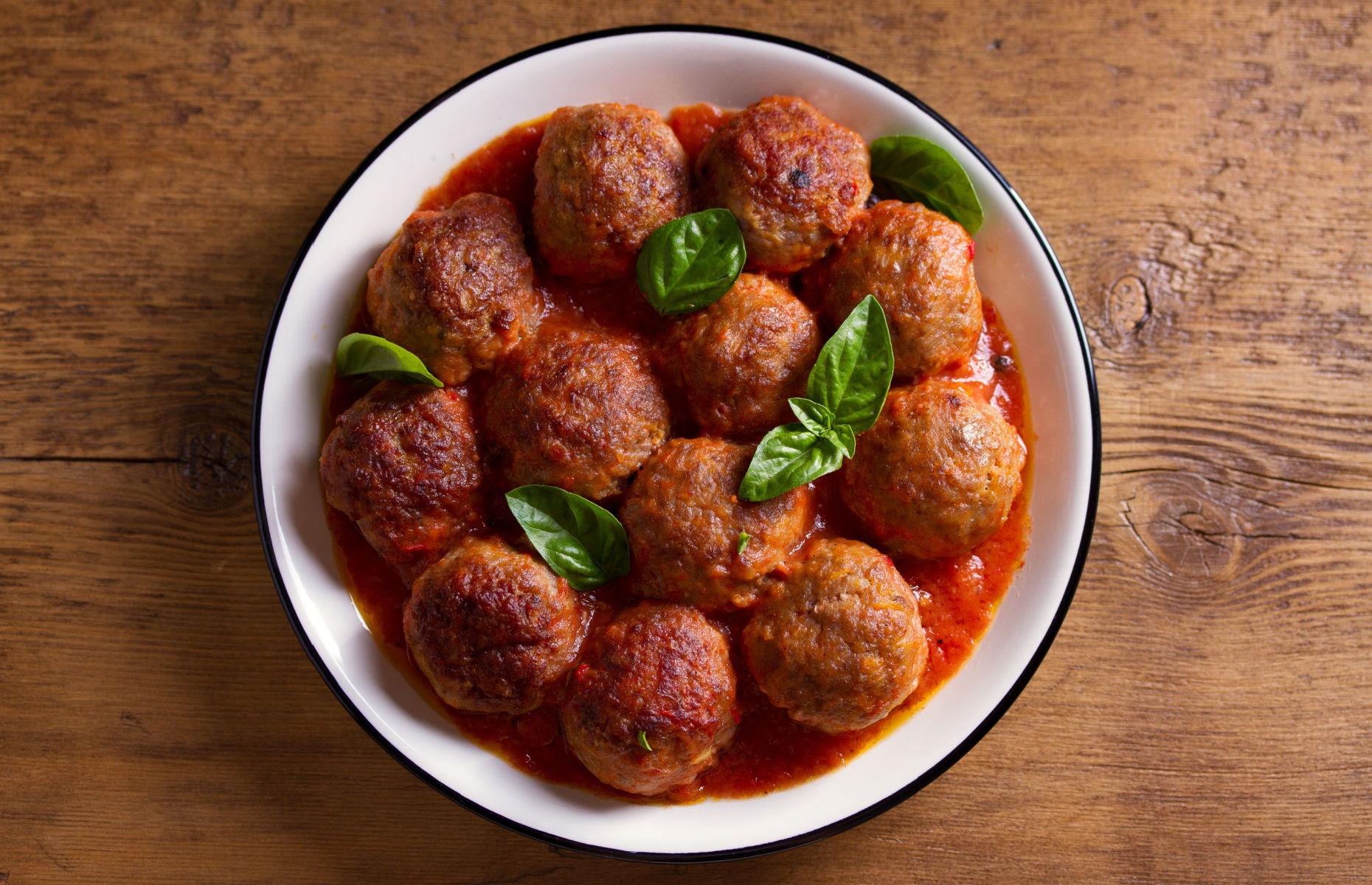Make meatballs with turkey mince