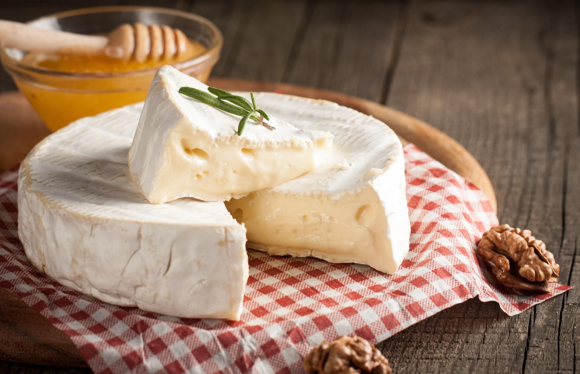 Cut soft cheese with dental floss