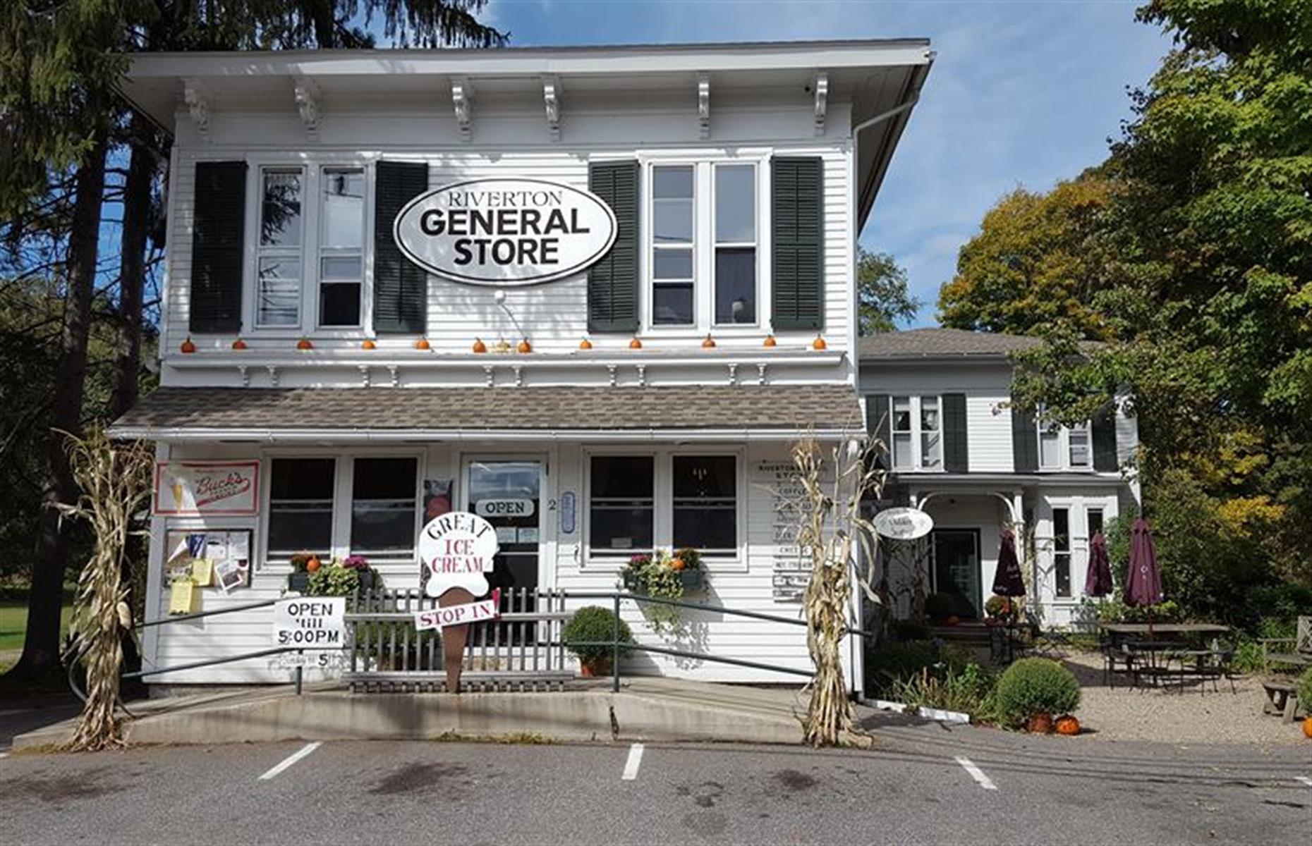 Connecticut: Riverton General Store, Riverton