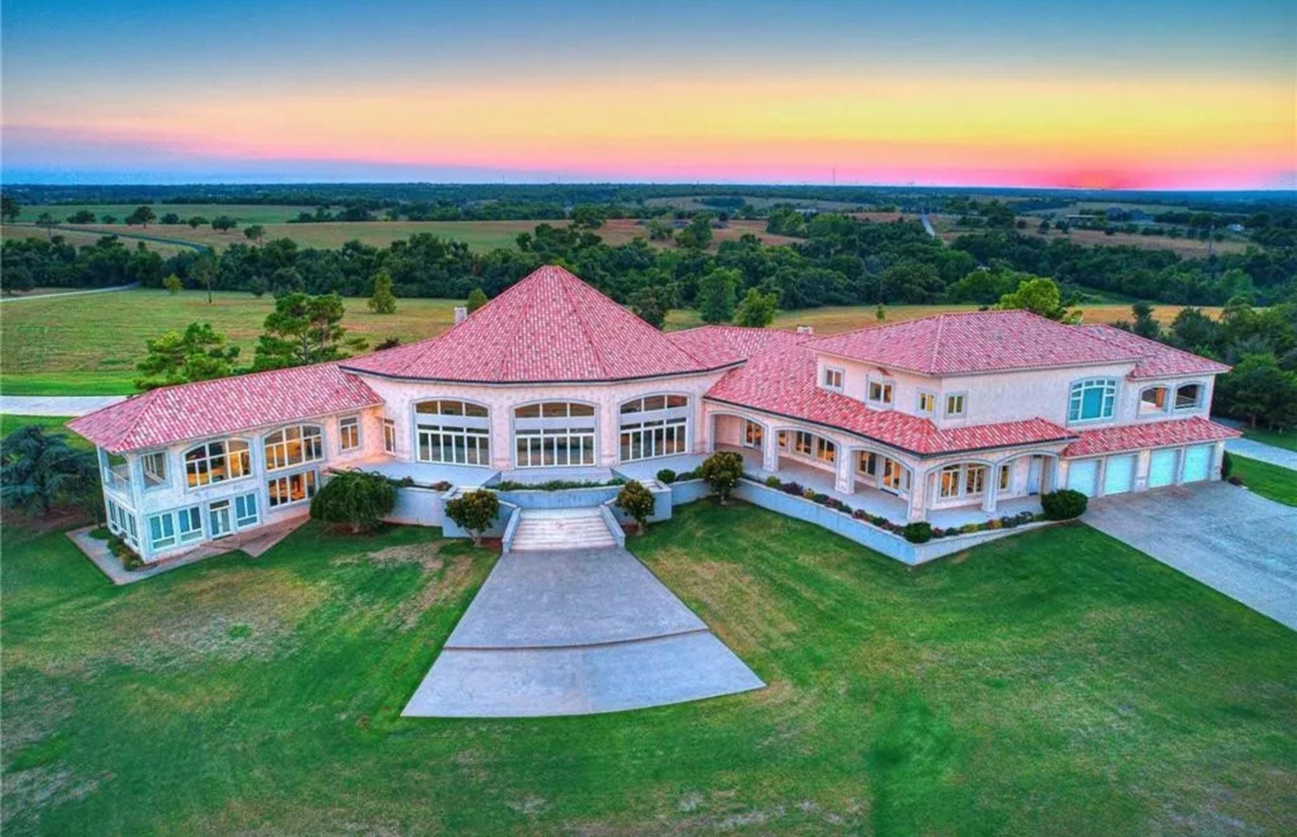 1990s: glam mansion, Oklahoma, USA