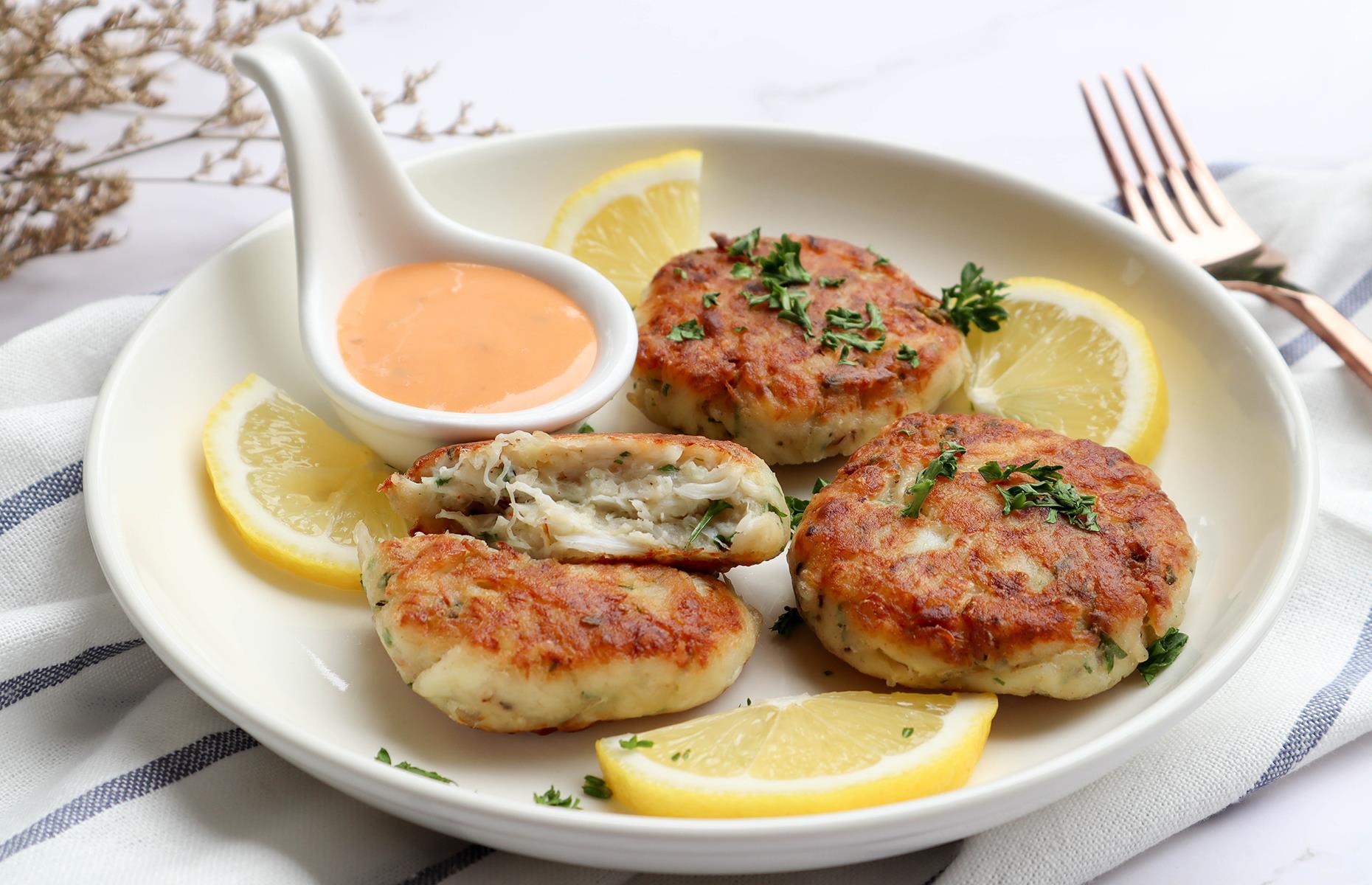 Maryland: crab cakes
