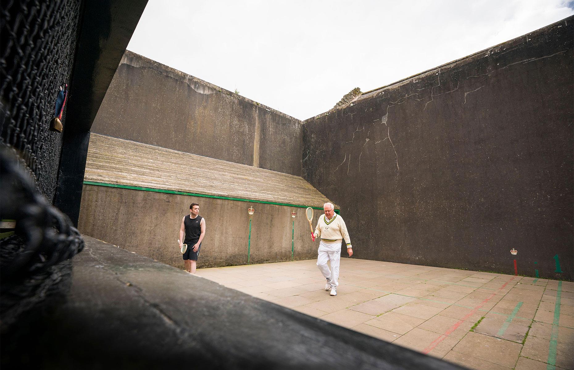 Pista de tenis del Palacio de Falkland, Falkland, Reino Unido