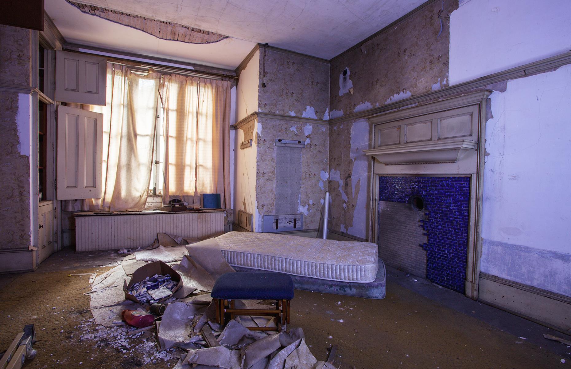 Dilapidated decor