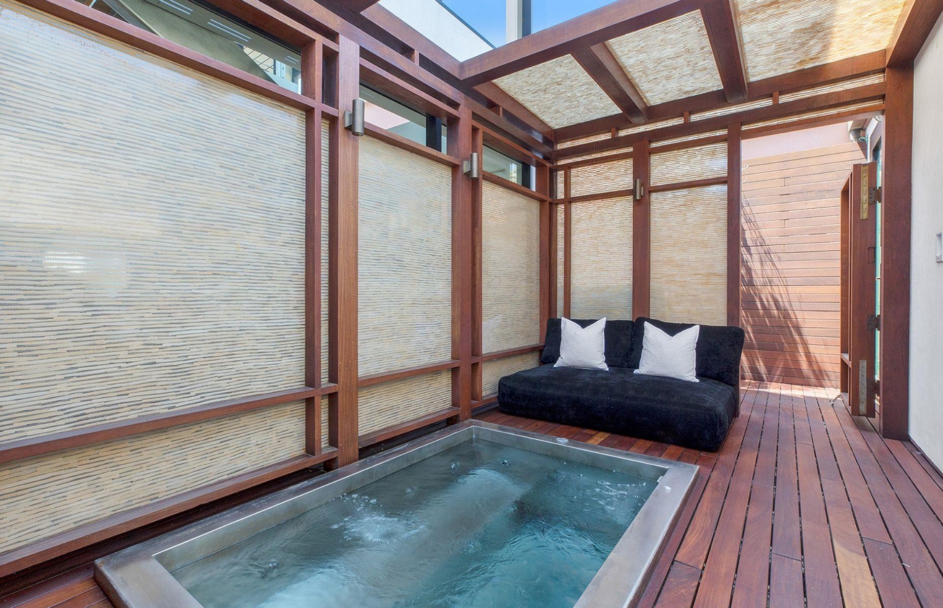 Matthew Perry's Malibu beach house: sold for $13.1 million