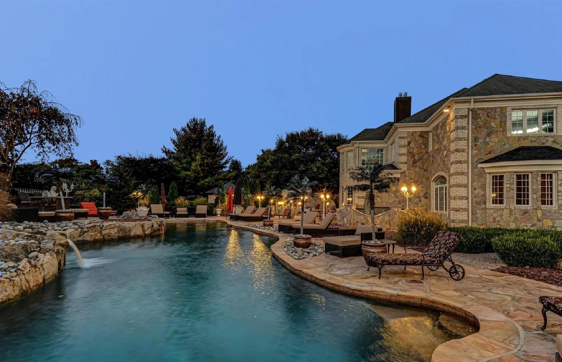 Christmas grotto house, New Jersey, USA