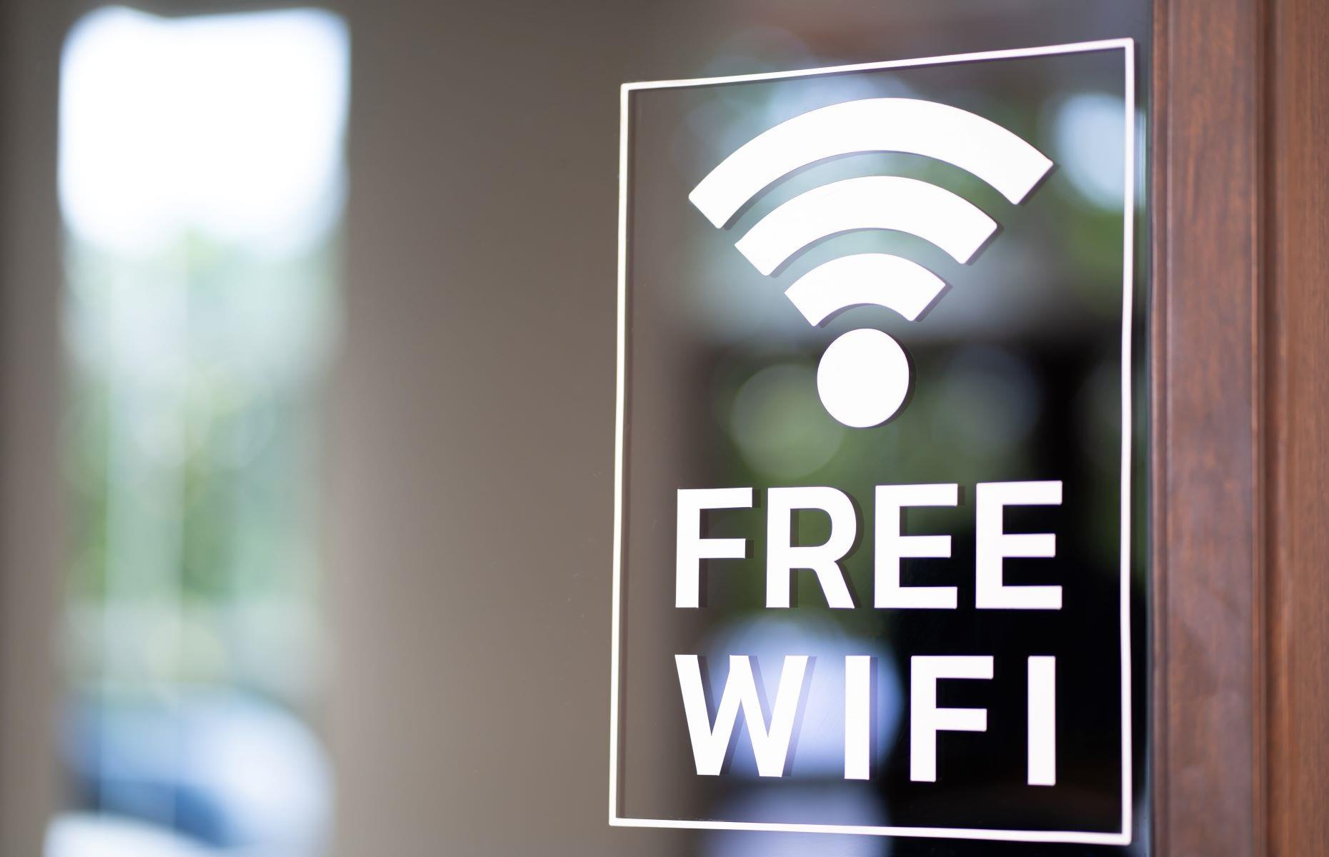 Meiden Sie öffentliches WLAN