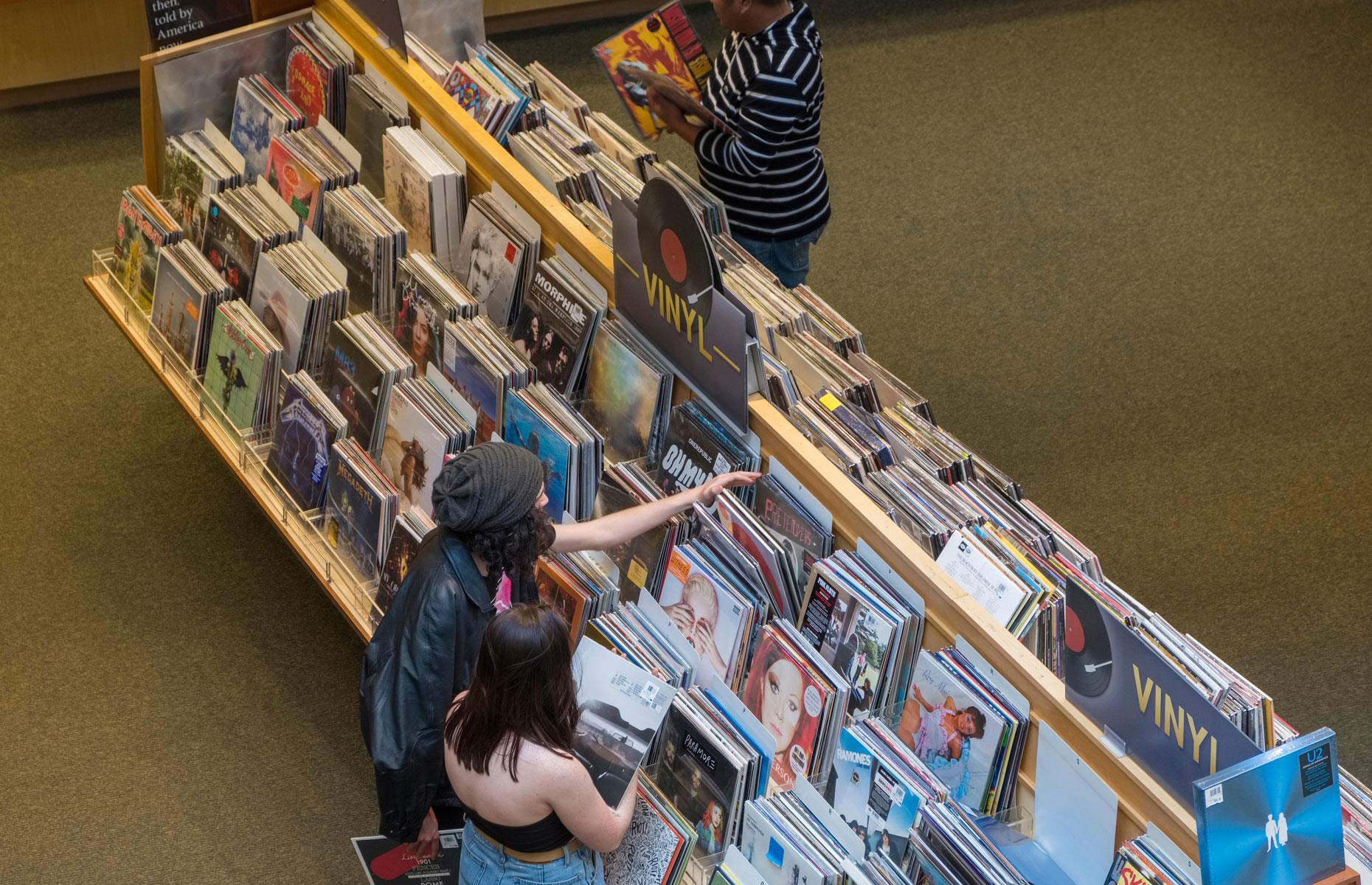 Vinyl sales outstrip CDs in the US