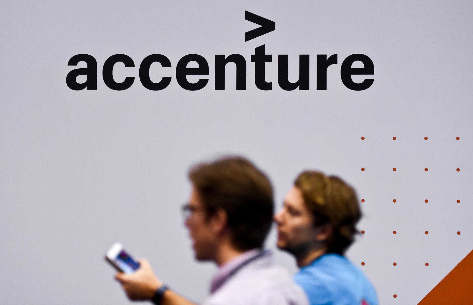 Accenture: 442,000 employees