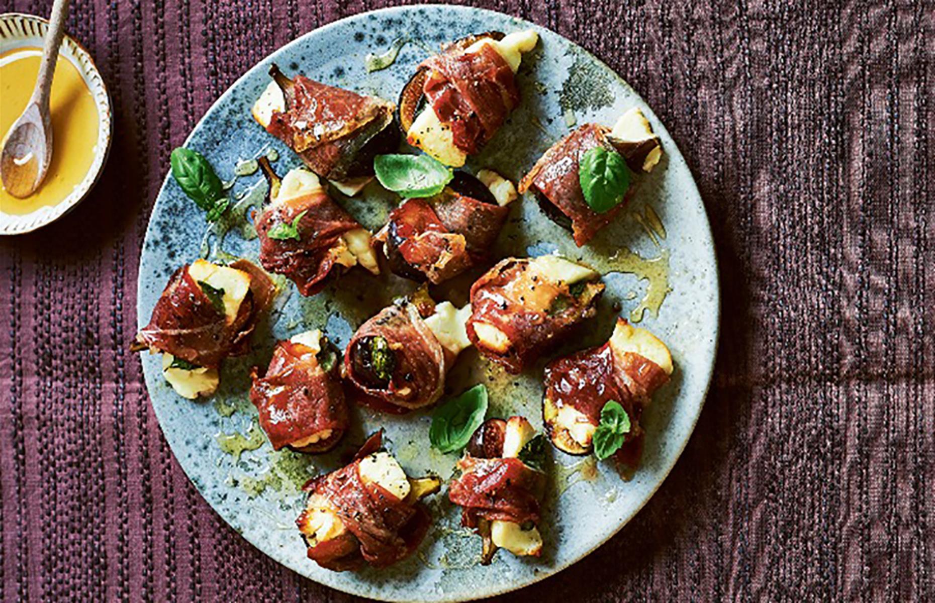 Baked figs with halloumi, prosciutto and basil