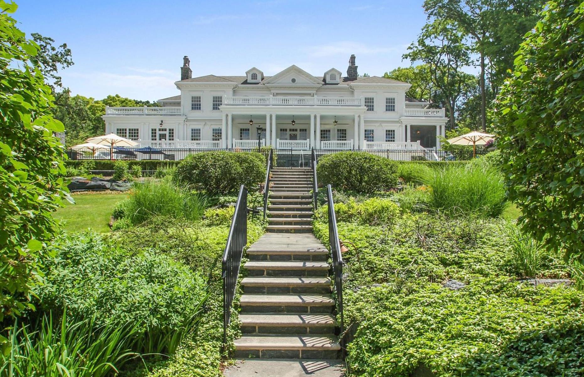 Wisconsin: Waterfront residence, Lane Geneva, $13.9 million (£10.6m): The most incredible homes for sale in every US state