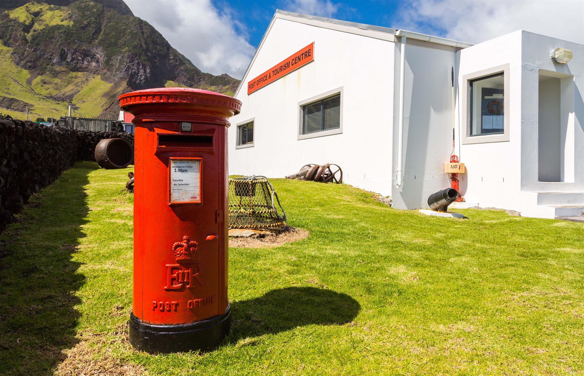 Tristan da Cunha, Saint Helena 
