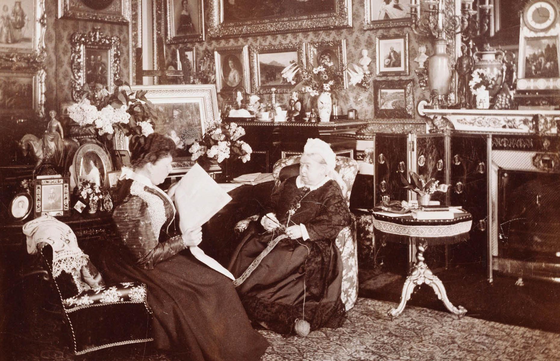 1895: La reina Victoria en el castillo de Windsor, Windsor, Inglaterra.