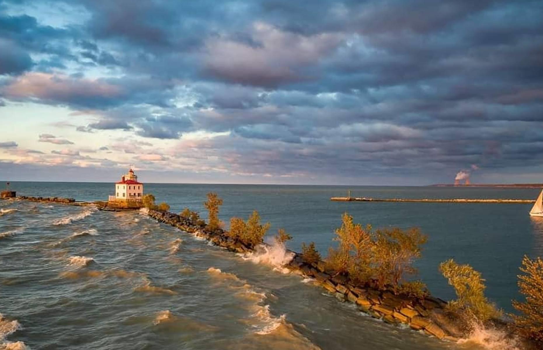 Coastline feature