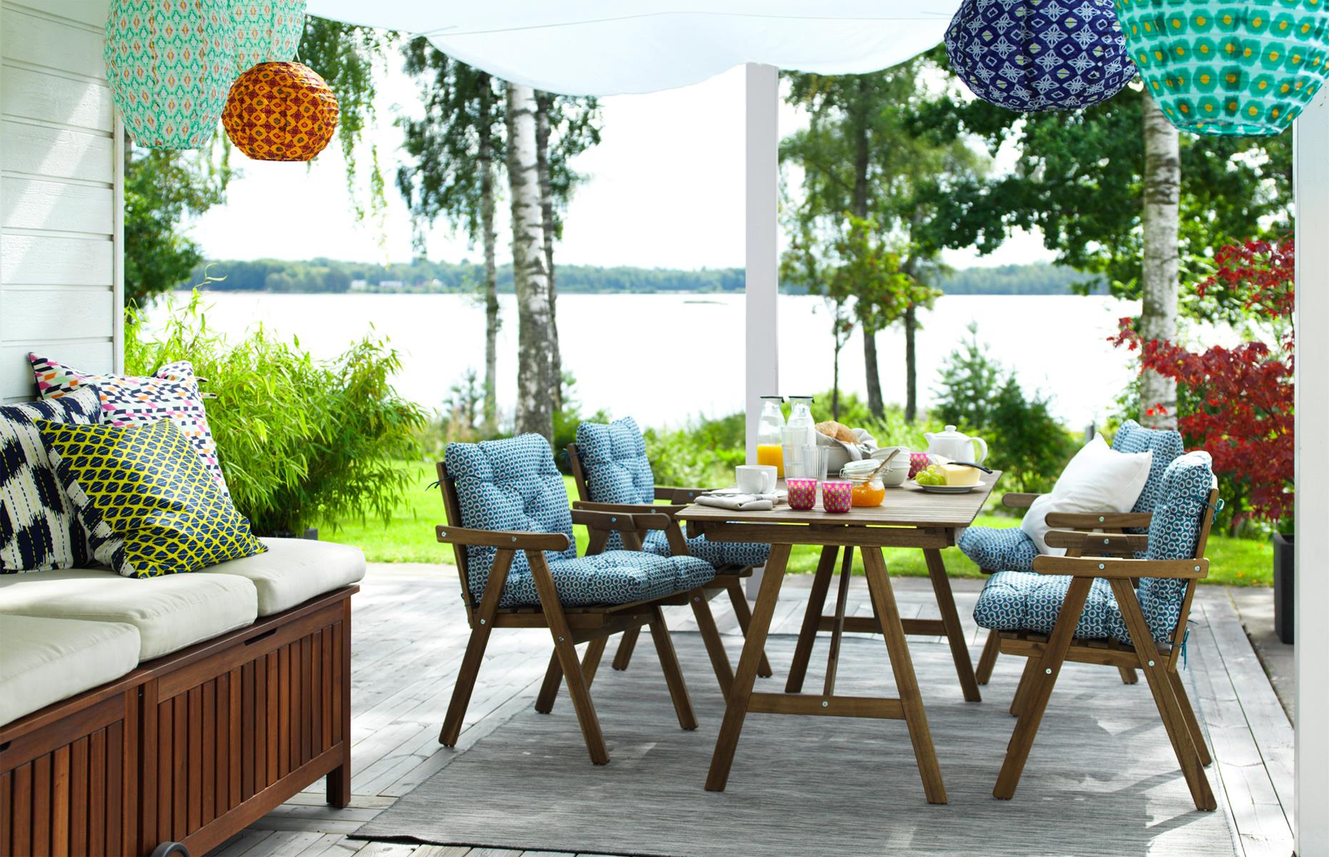 Hold a holiday-style brunch