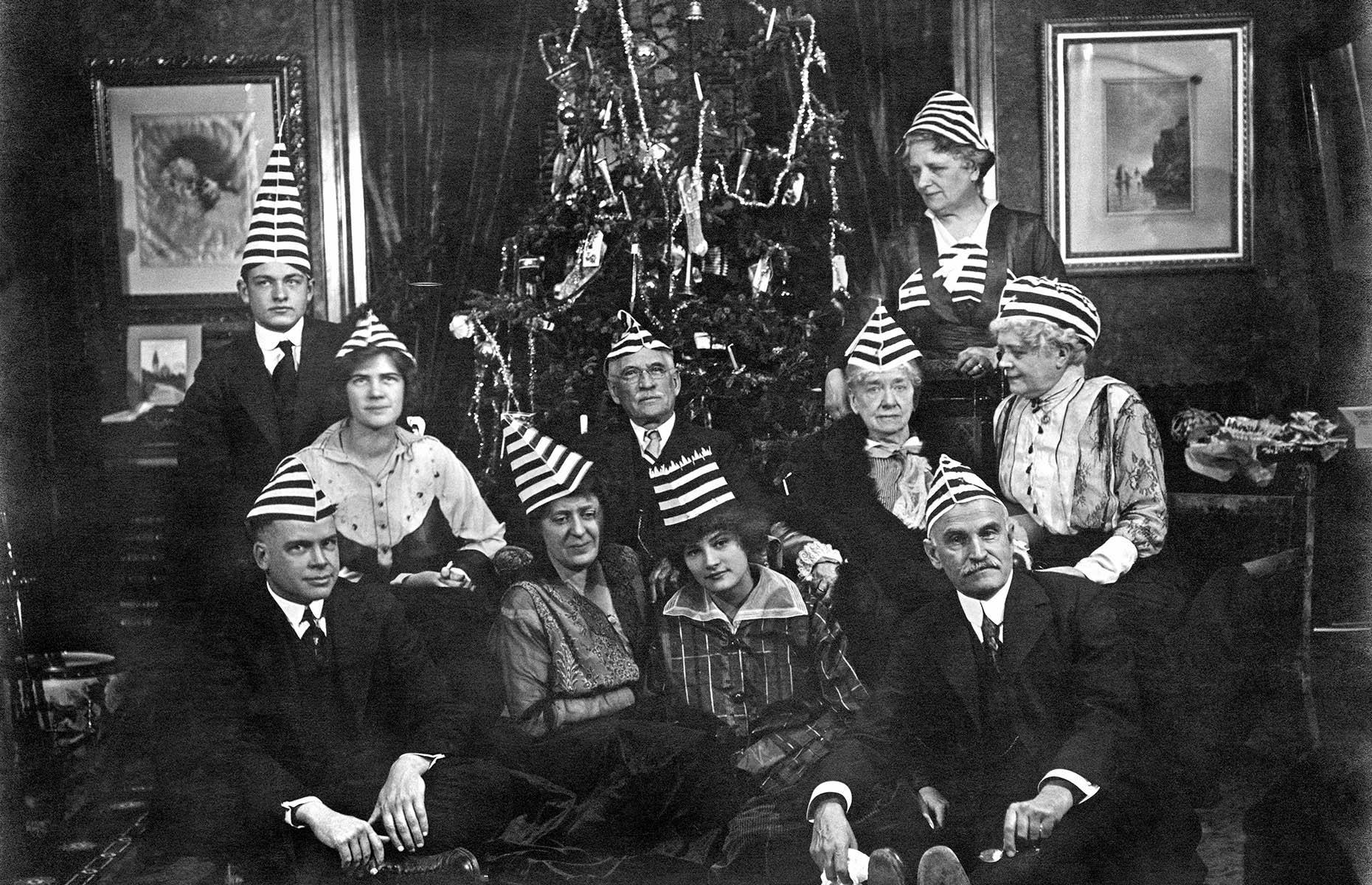 1910s: party hats for everyone!