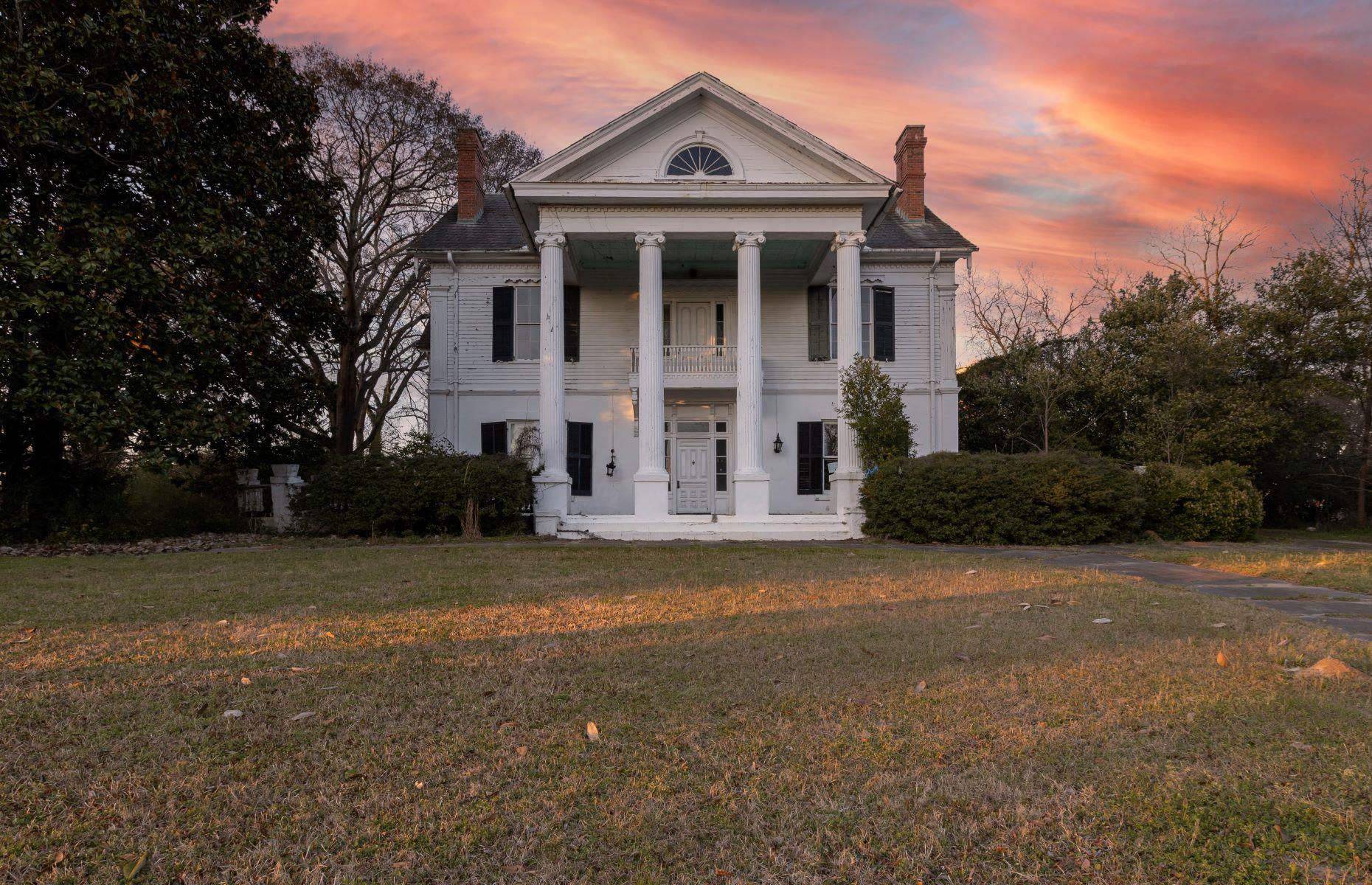 Discover the secrets of this forlorn historic home 