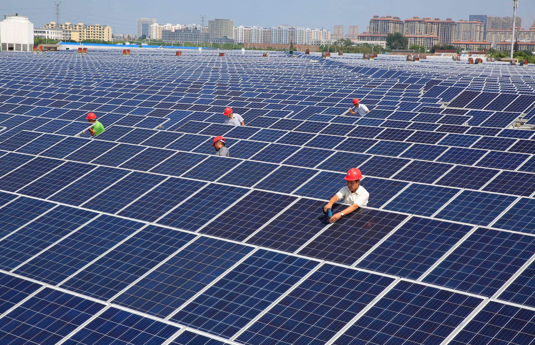 China vs Estados Unidos: ¿qué país lleva la delantera en paneles solares?