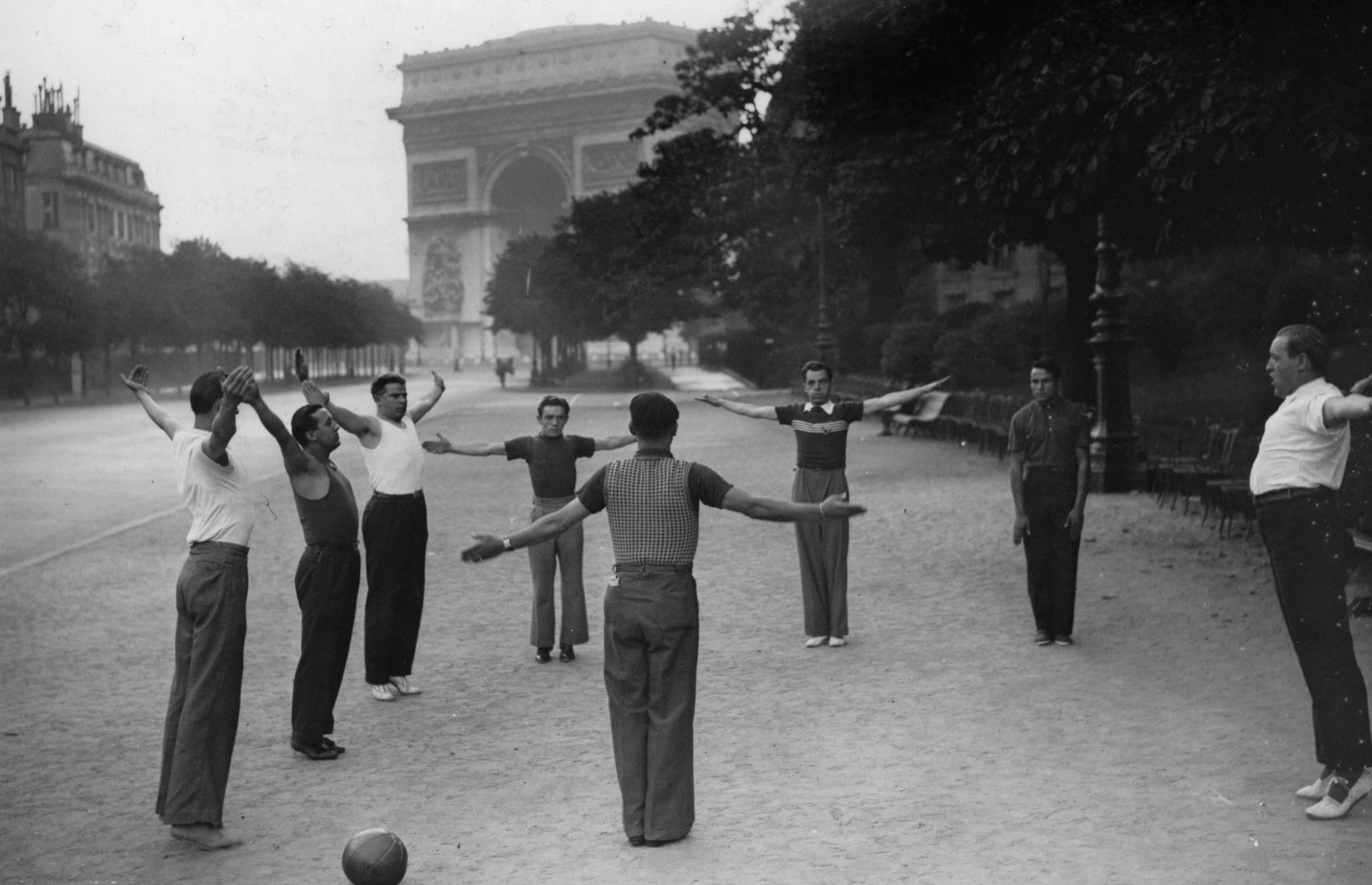 Arc de Triomphe, Paris, France (1920s)