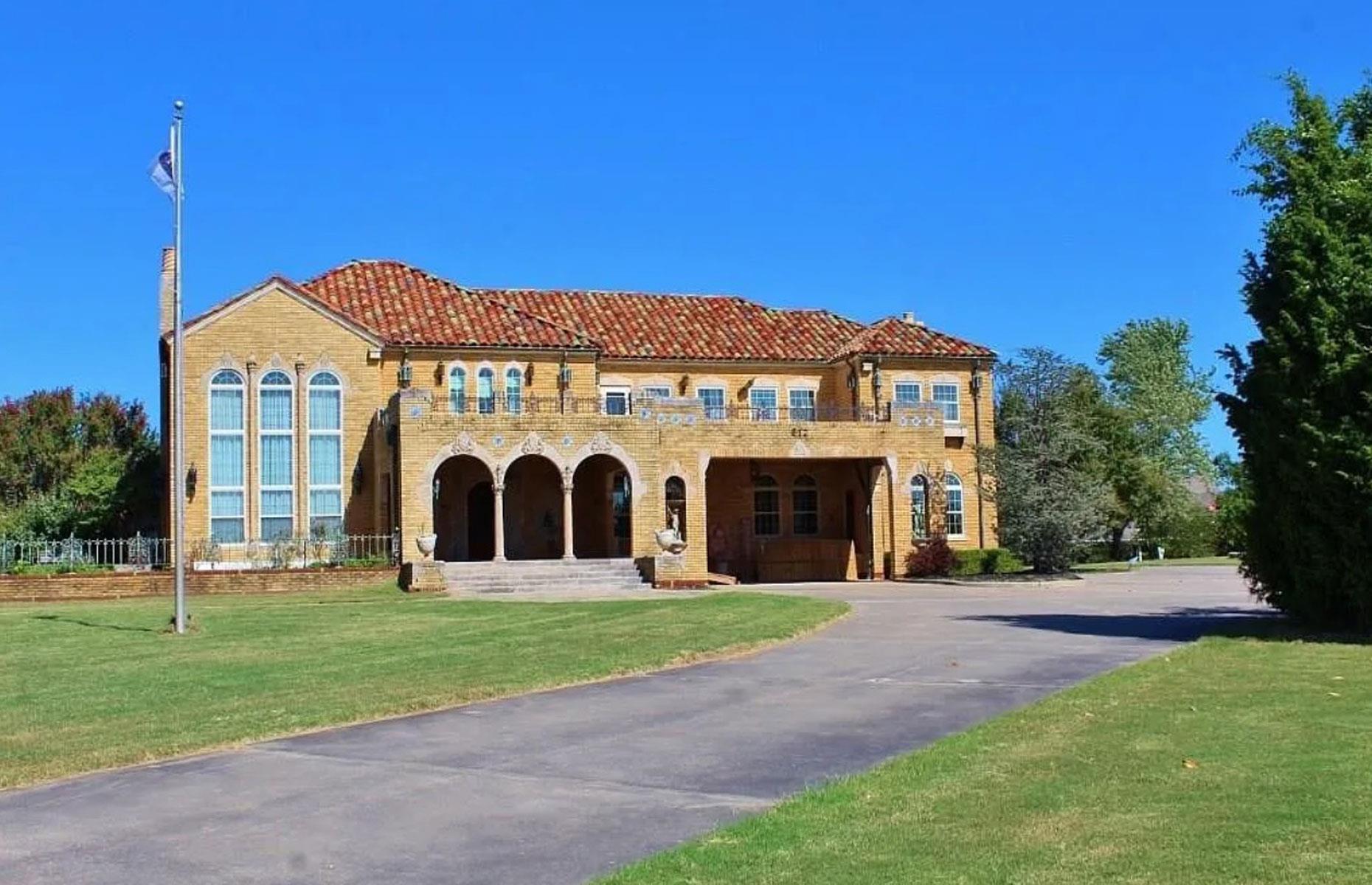 Elaborate mansion 