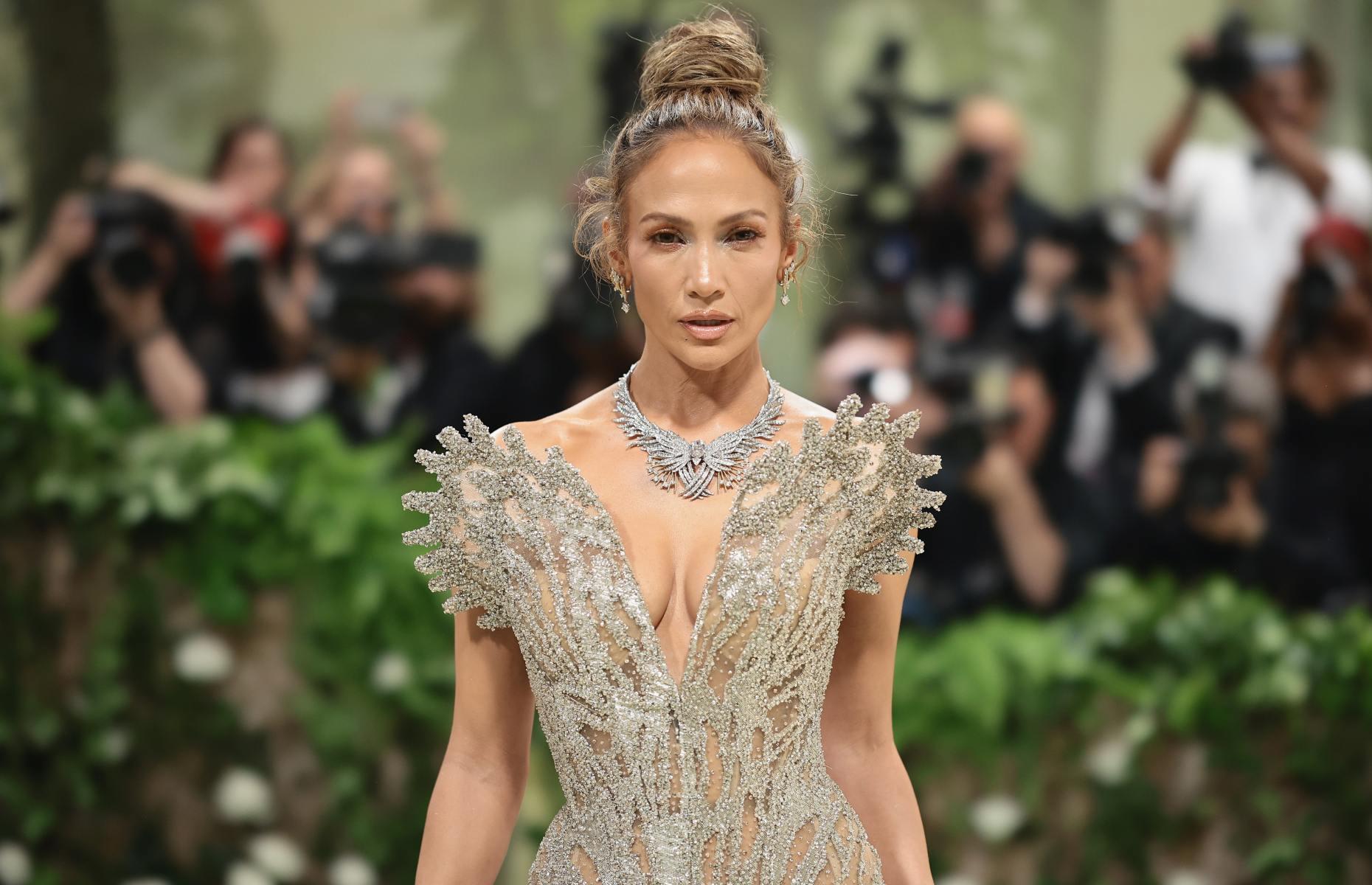 Jennifer Lopez's 'Lux Lounge'