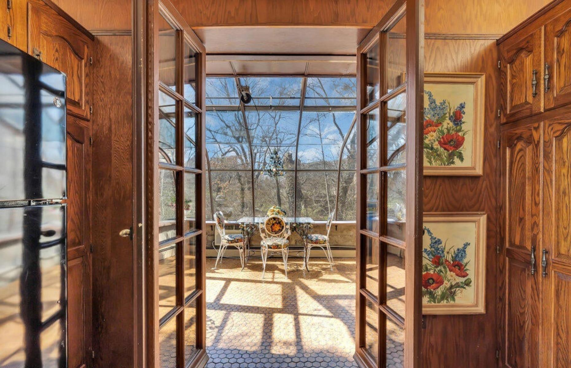 Breakfast sun room 