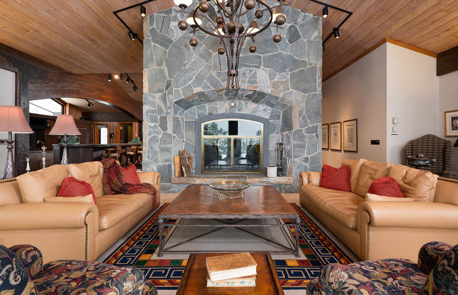 Luxurious lodge and show garage, Montana, USA