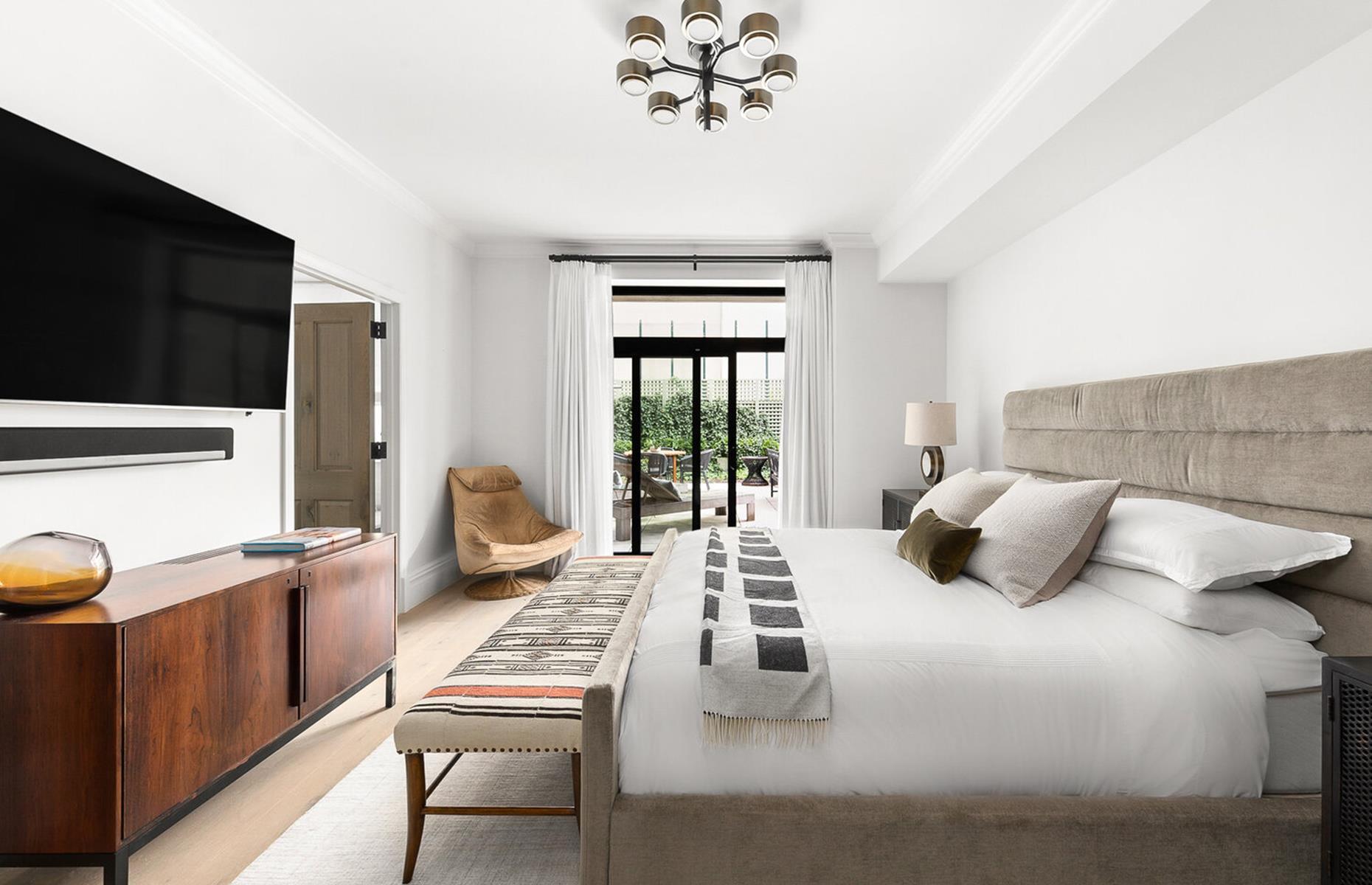 October: Joe Jonas and Sophie Turner's New York City condo
