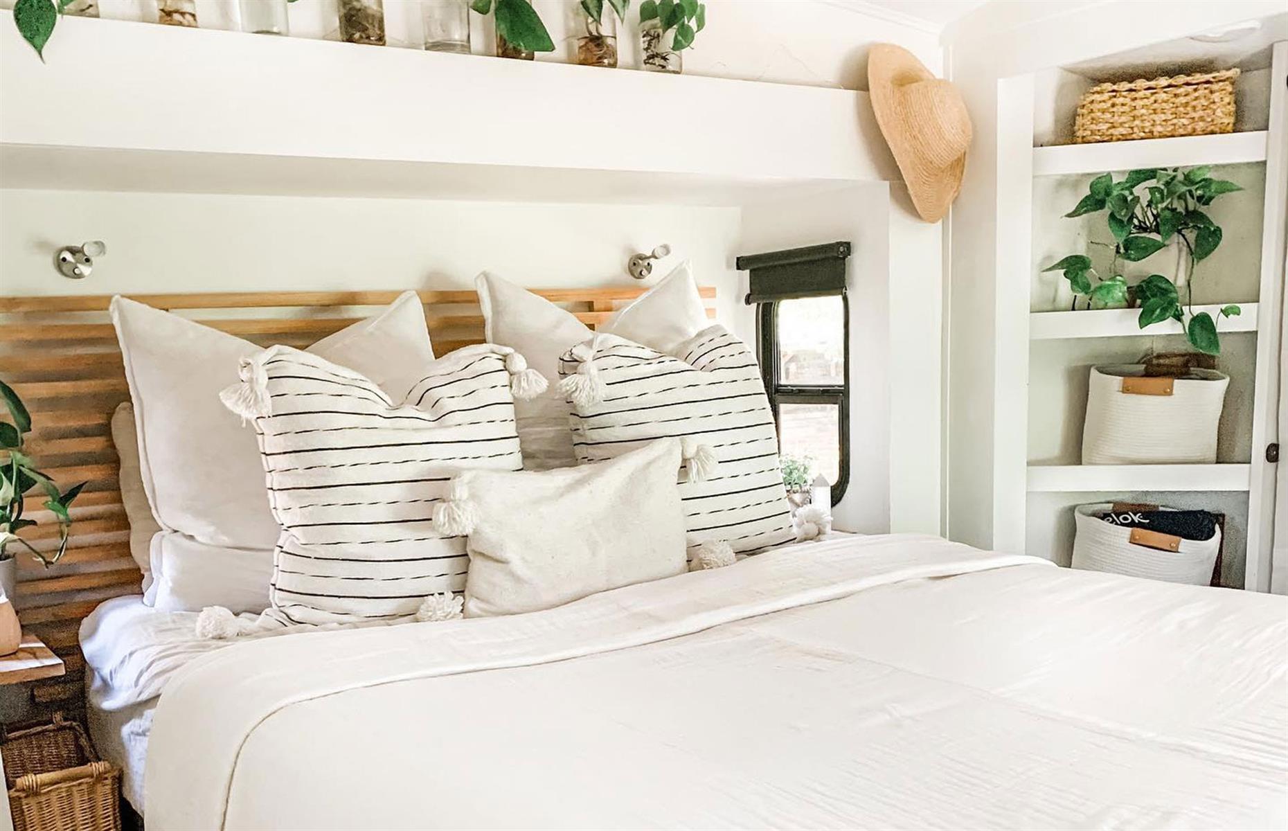 Homestead farmhouse-style RV: after