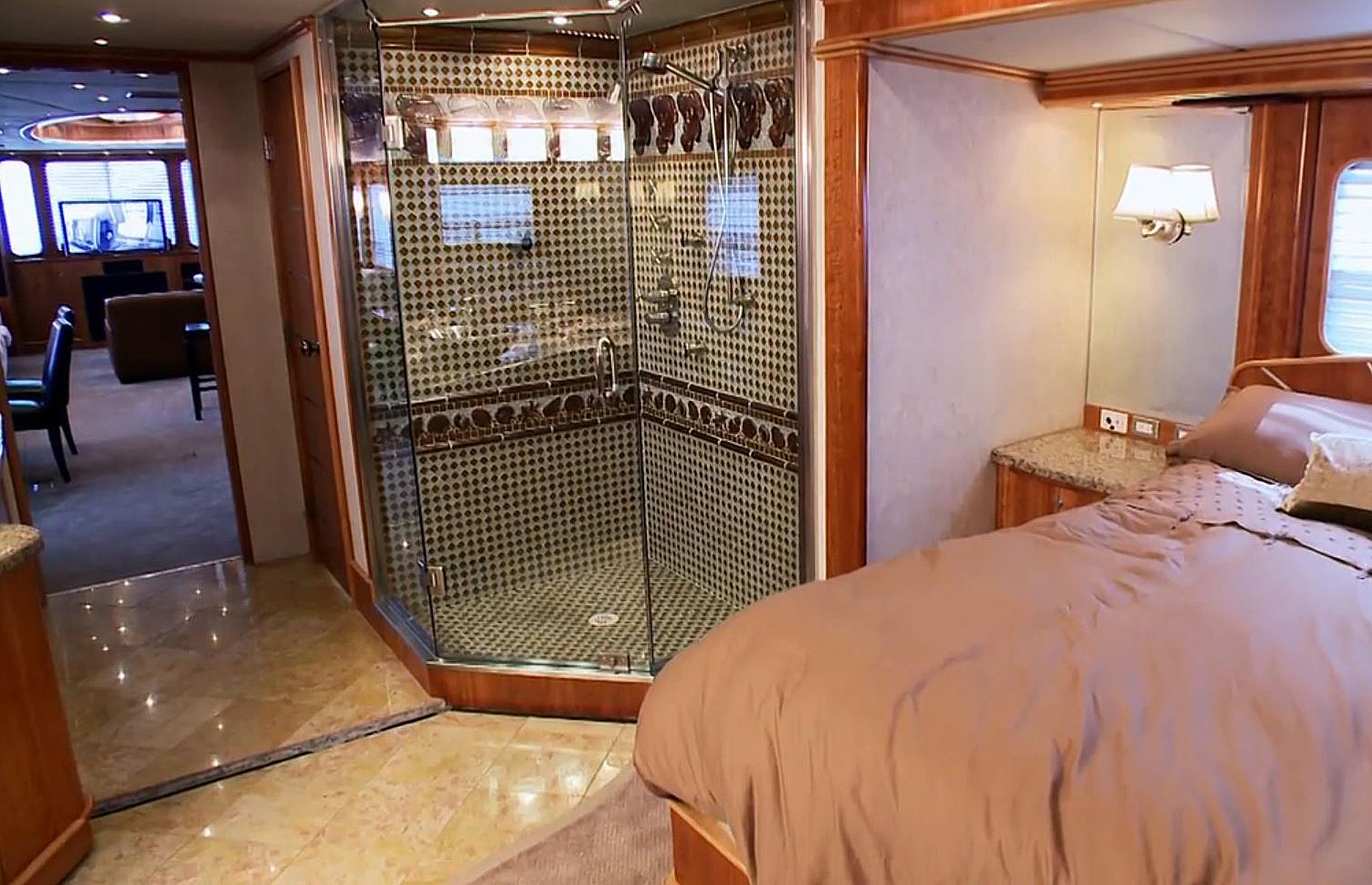 Leonardo DiCaprio's motorhome mansion