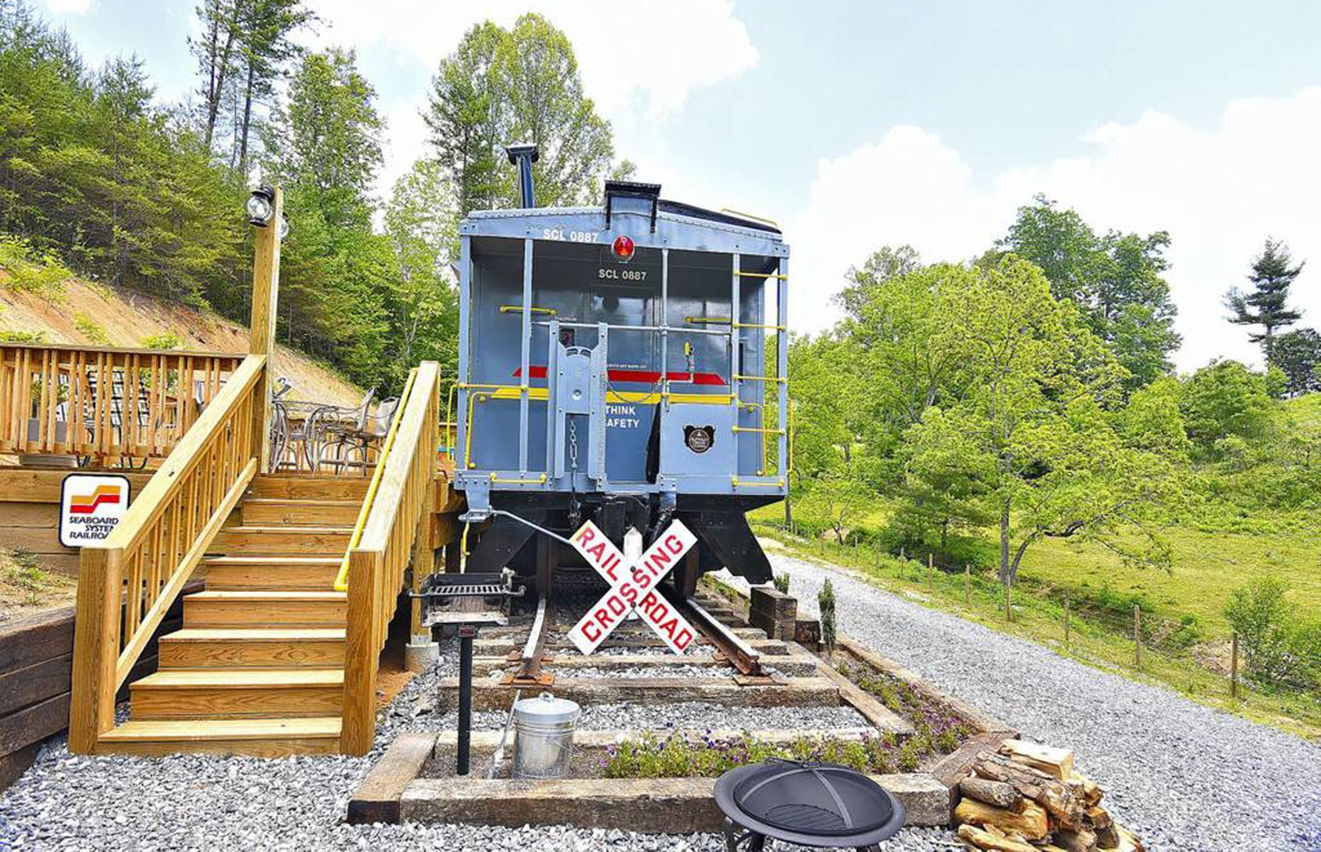 Seaboard Coastline caboose, North Carolina, USA