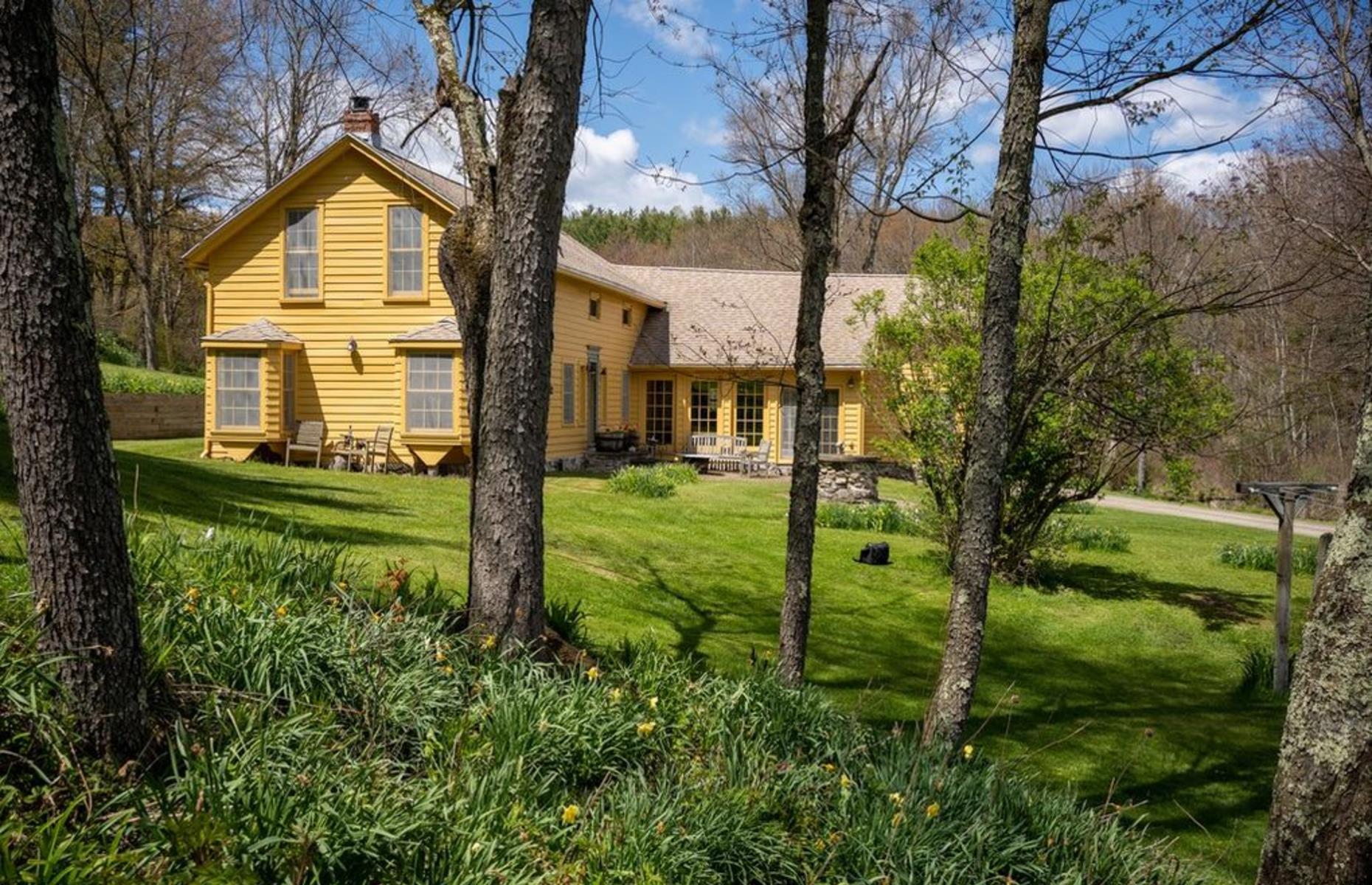 18th-century farmhouse with pottery studio, New York, USA: £688,000 ($860k) 