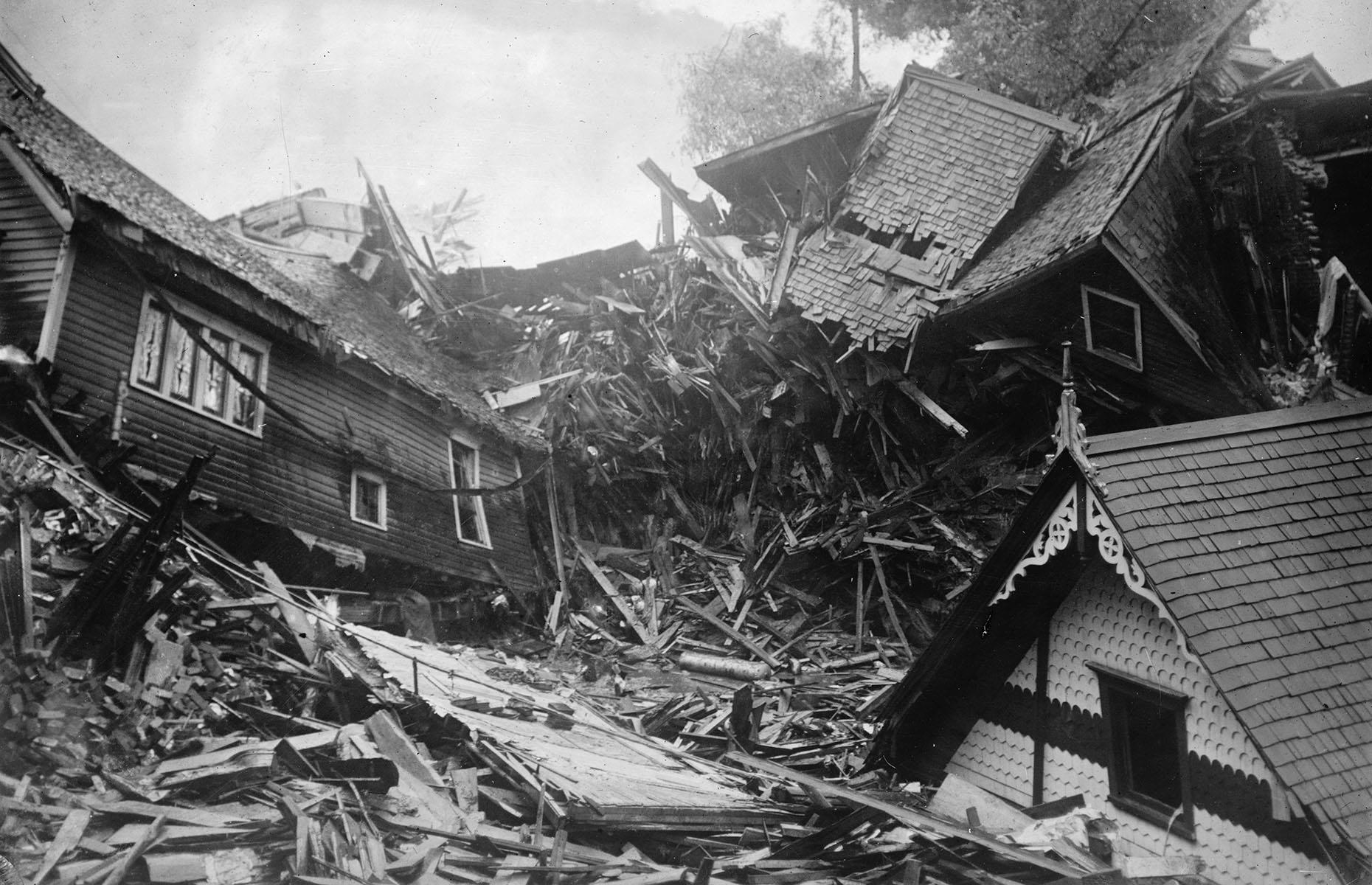 1911: Austin Dam Failure, Pennsylvania
