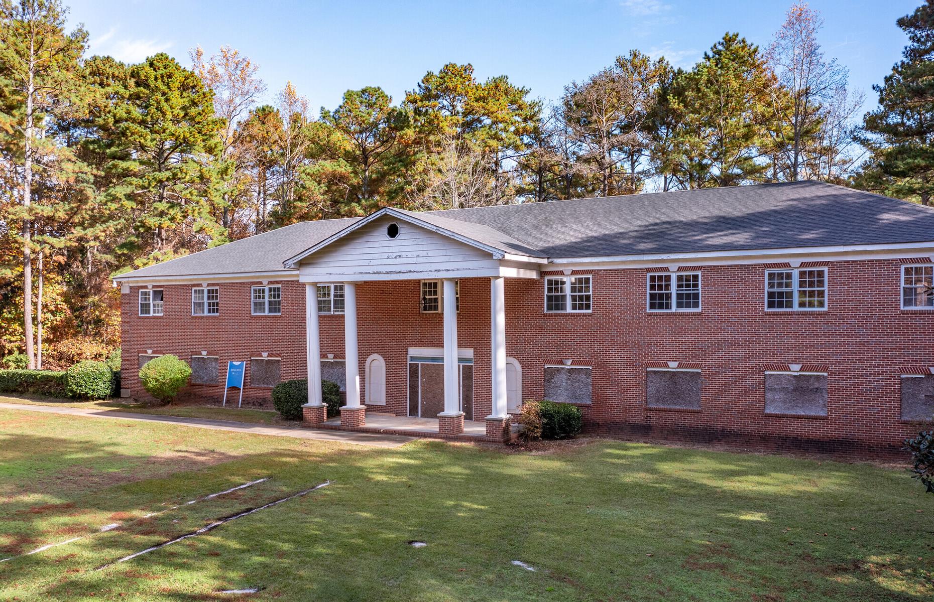 Empty college campus, Georgia, USA: £20.7 million ($25m)