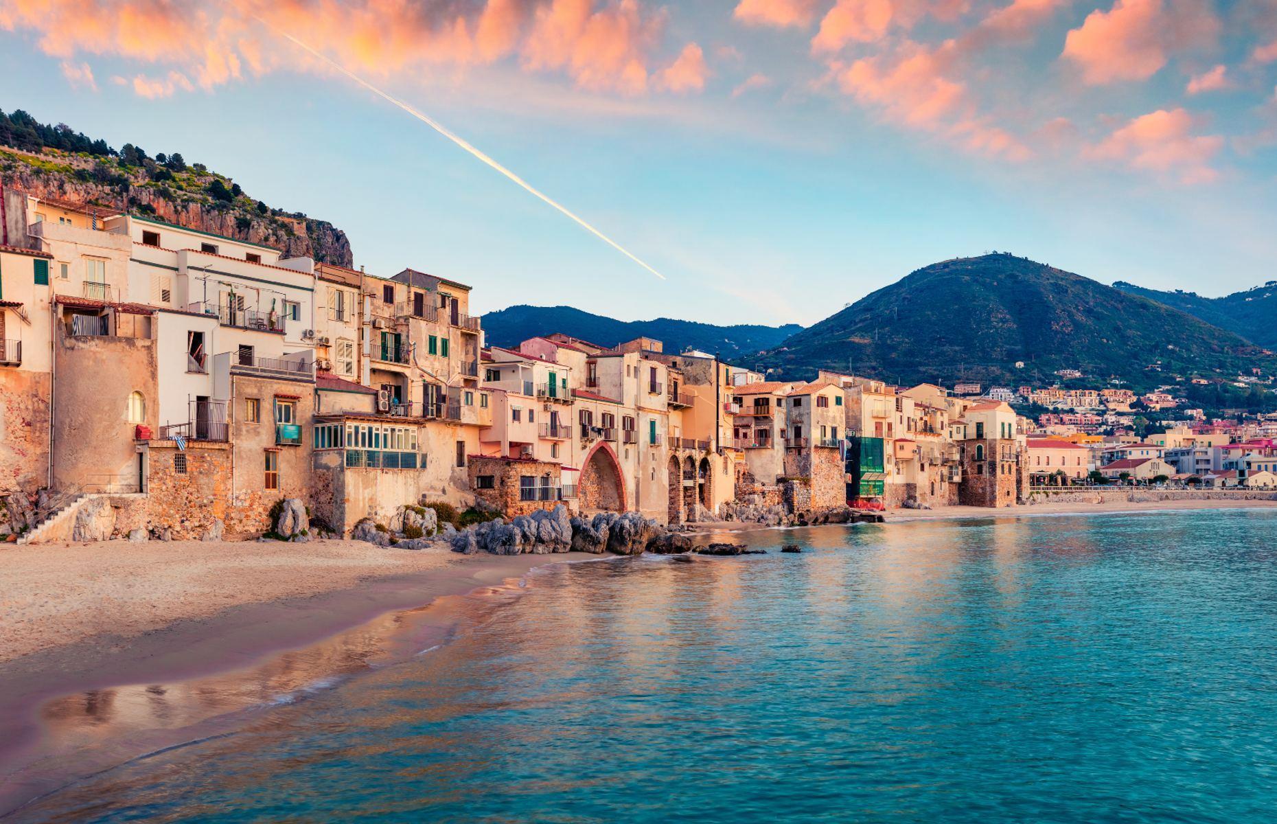 Holiday spots offering cash incentives