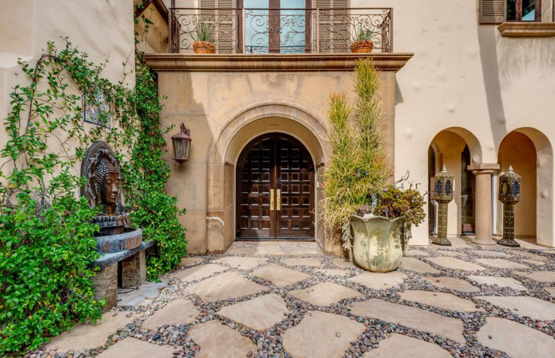 Miley Cyrus' lavish LA villa