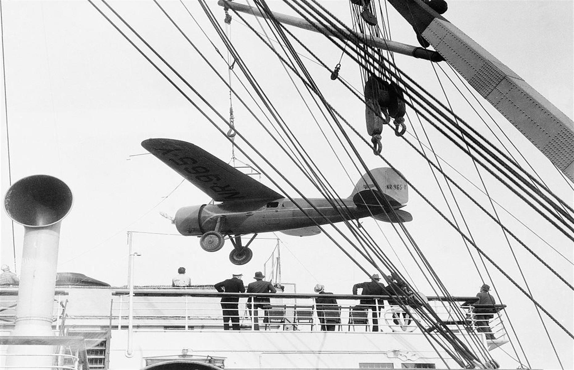 1934: SS Lurline and Amelia Earhart's plane